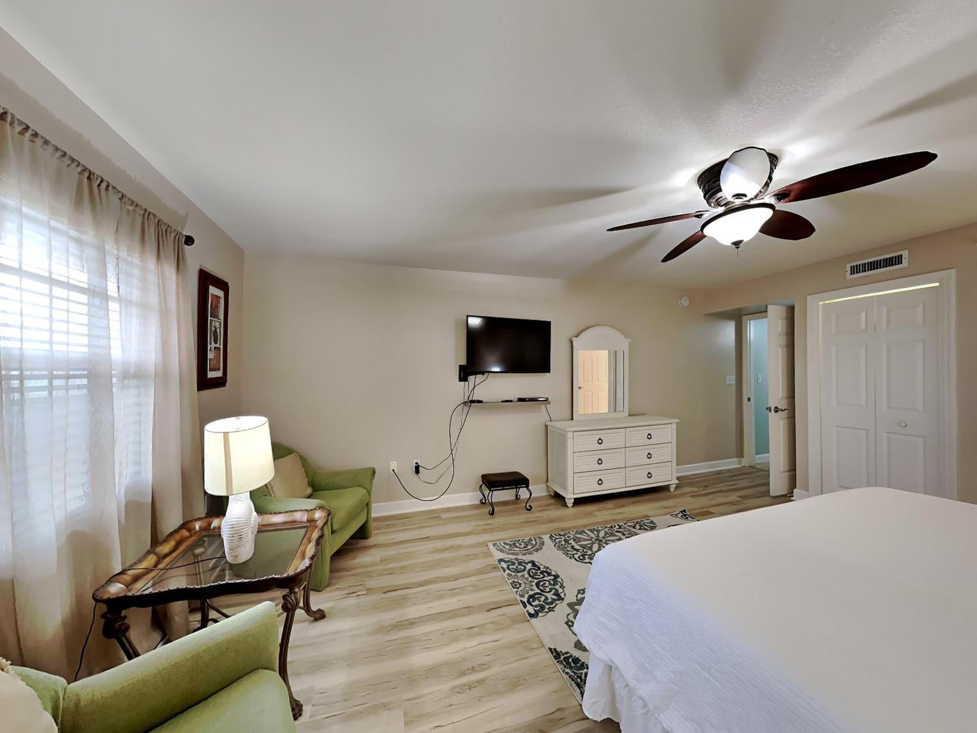 Pelican Isle 511 Apartment *