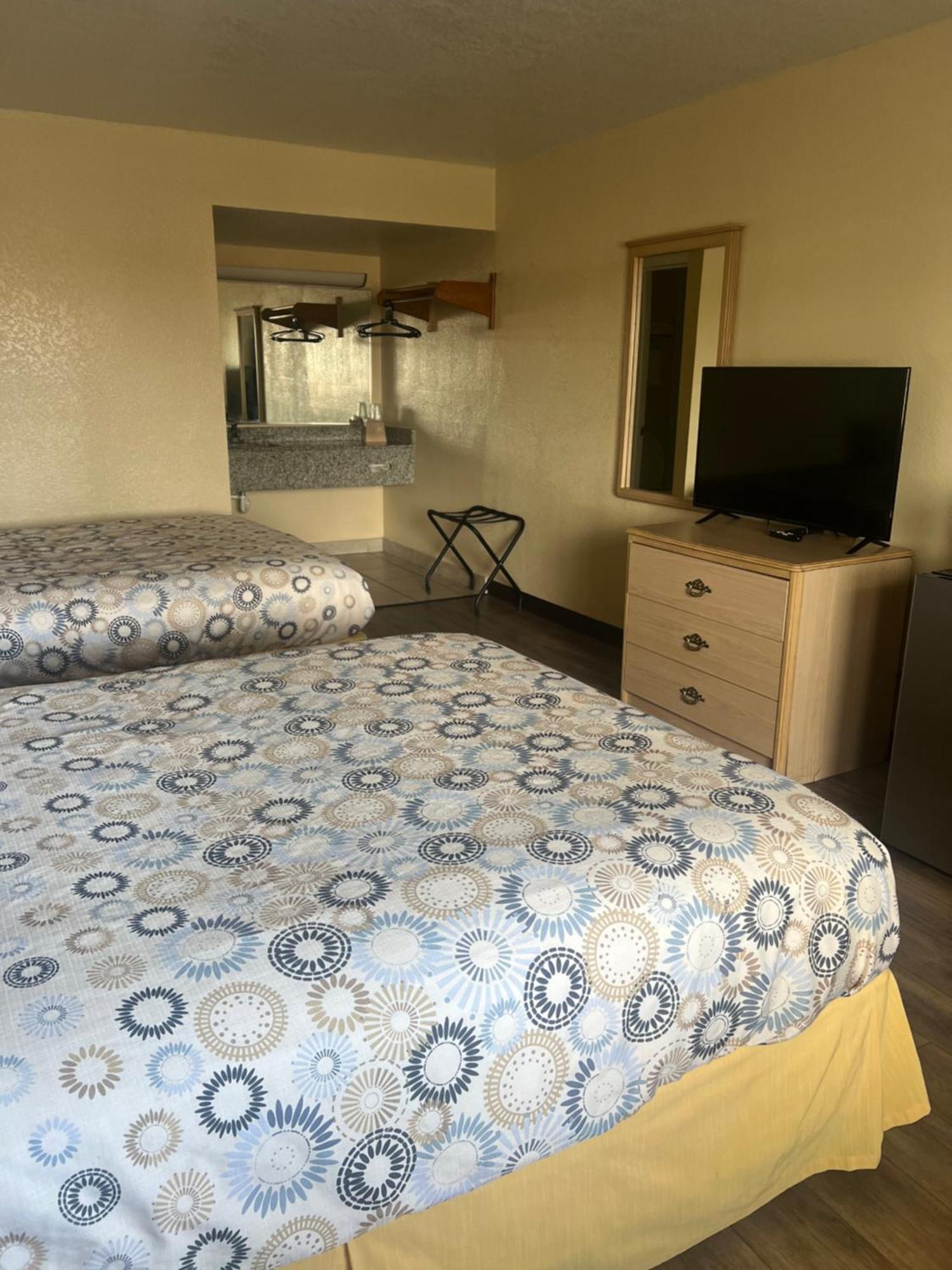 Hole The - Walton - Sunset Plaza - Nearby Beaches & Hurlburt Motel