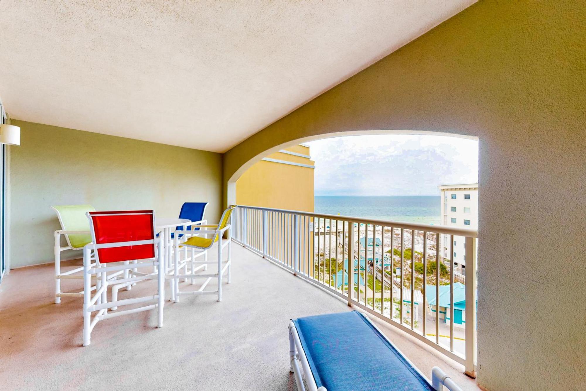 Azure Apartment *