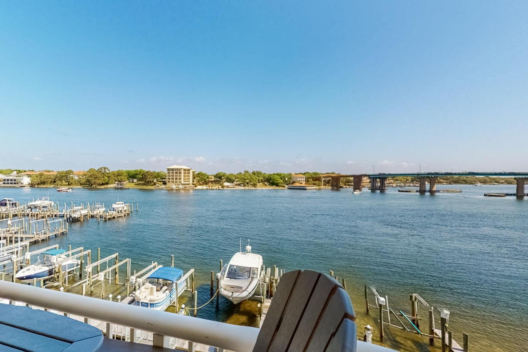 Palm Court Yacht Club