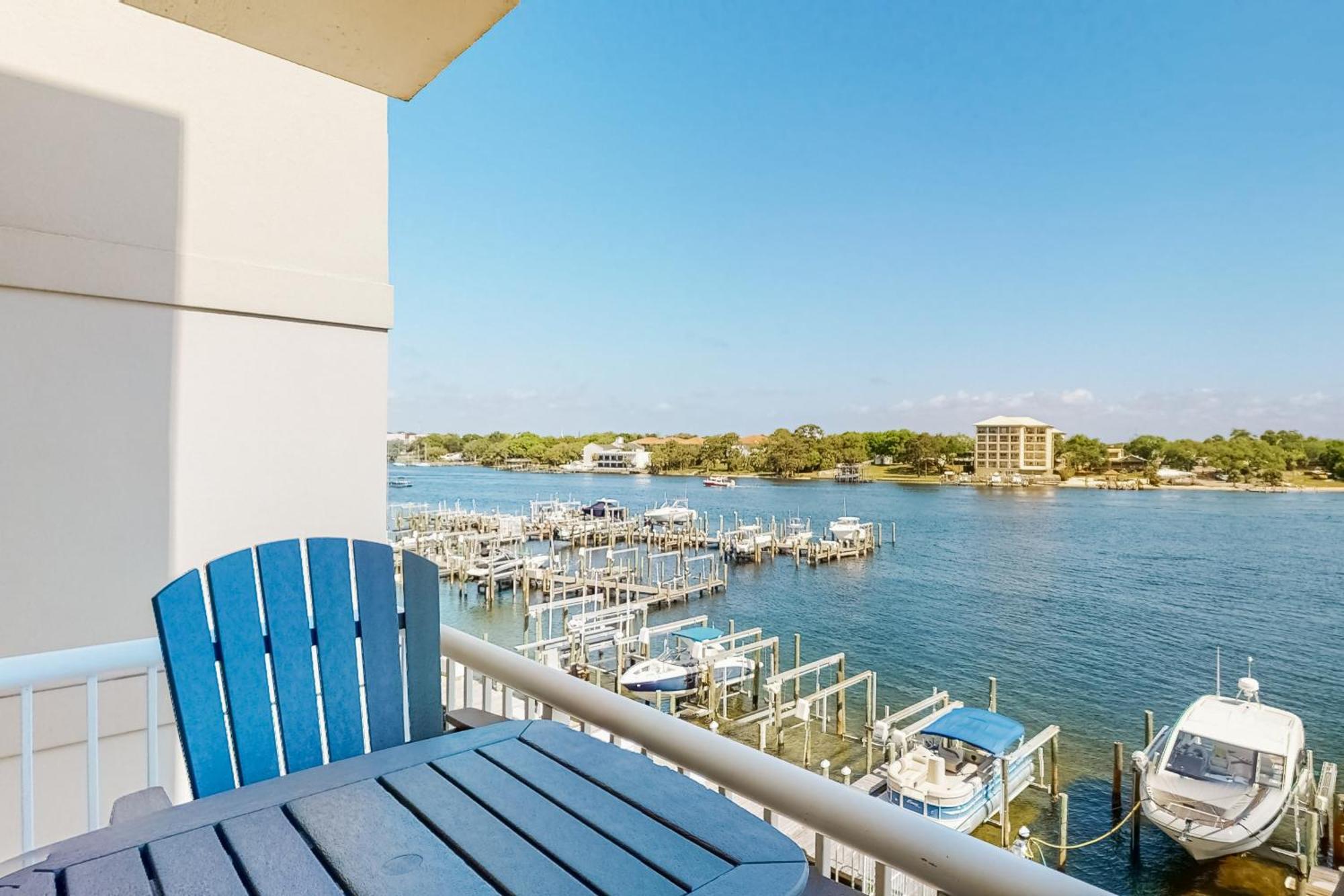 Palm Court Yacht Club *