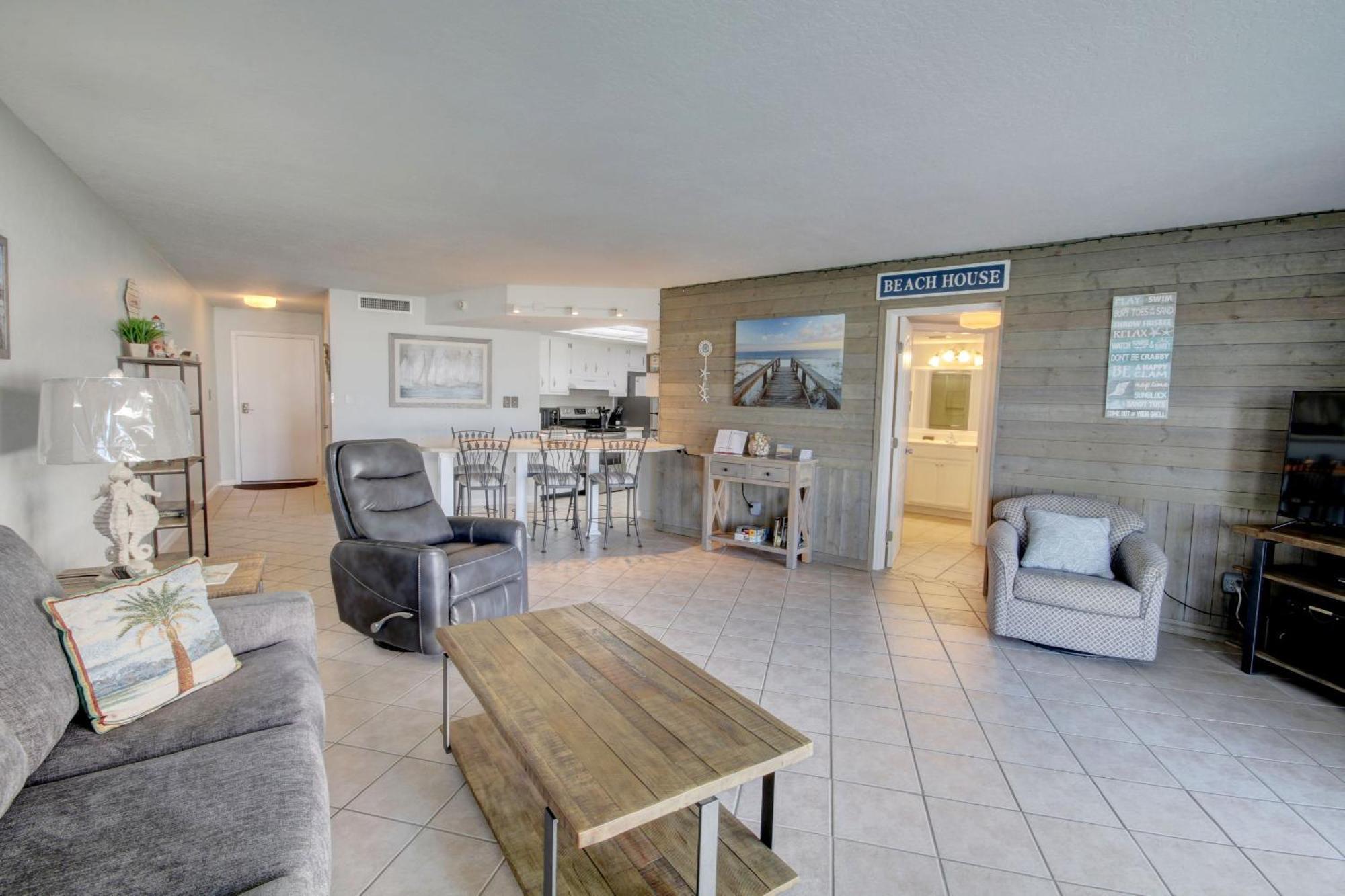 El Matador 415 - Walk Right Out To The Pool And The Beach! *