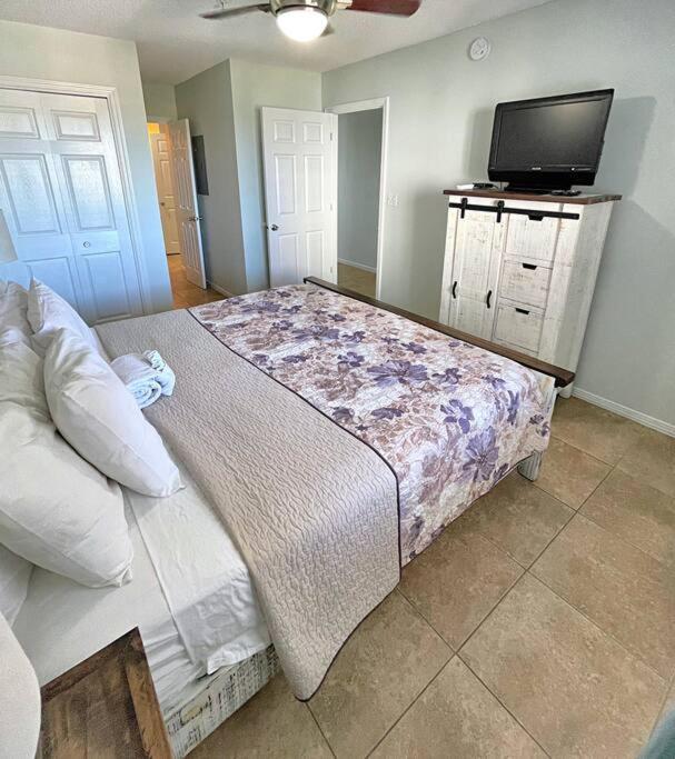 Holiday home Front, Wave N Sea 202, Free Activities Included! Fort Walton Beach