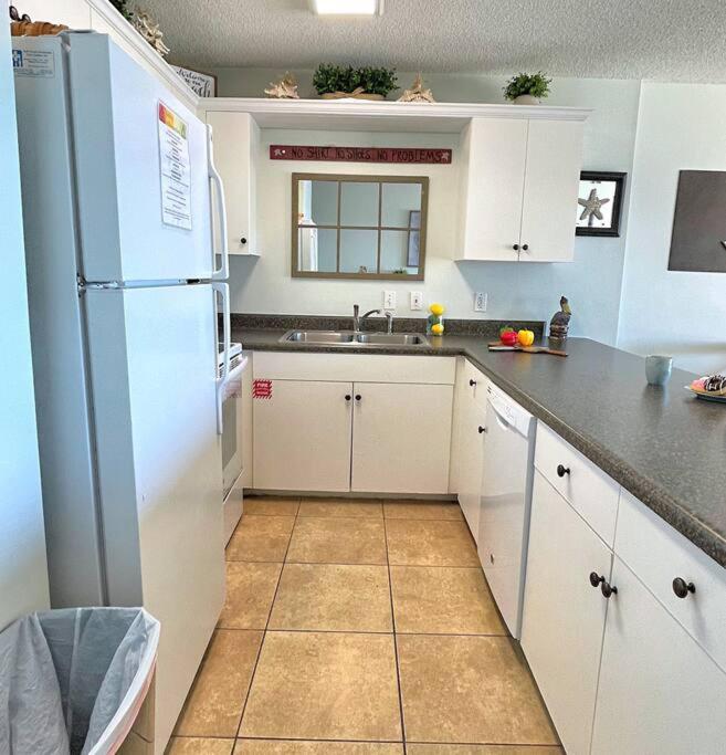 Front, Wave N Sea 202, Free Activities Included! Holiday home