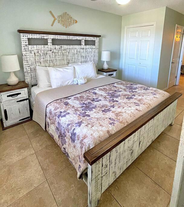 Holiday home Front, Wave N Sea 202, Free Activities Included! Fort Walton Beach