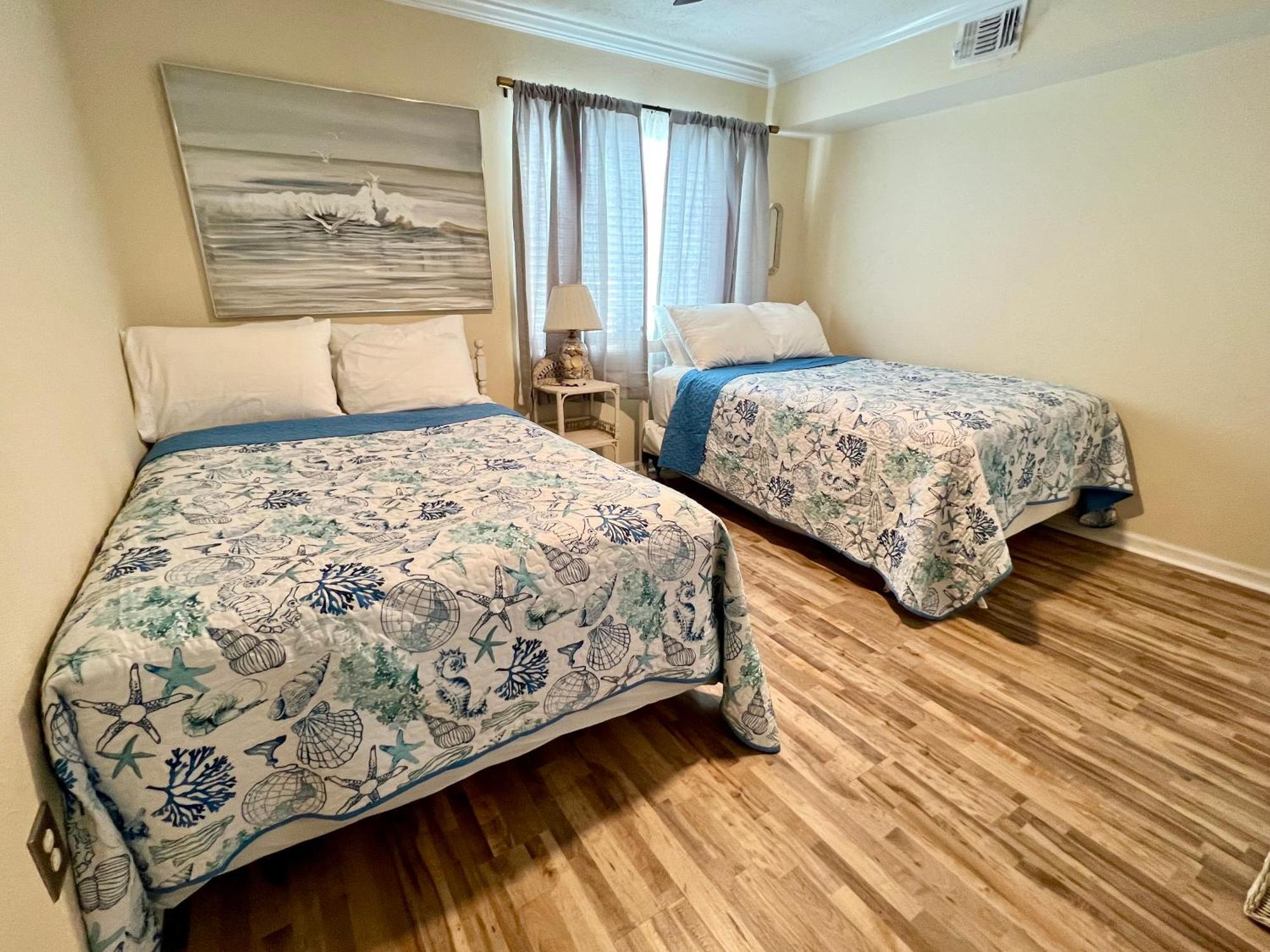 Beachfront Aqua 403! Free Activities Included! Fort Walton Beach