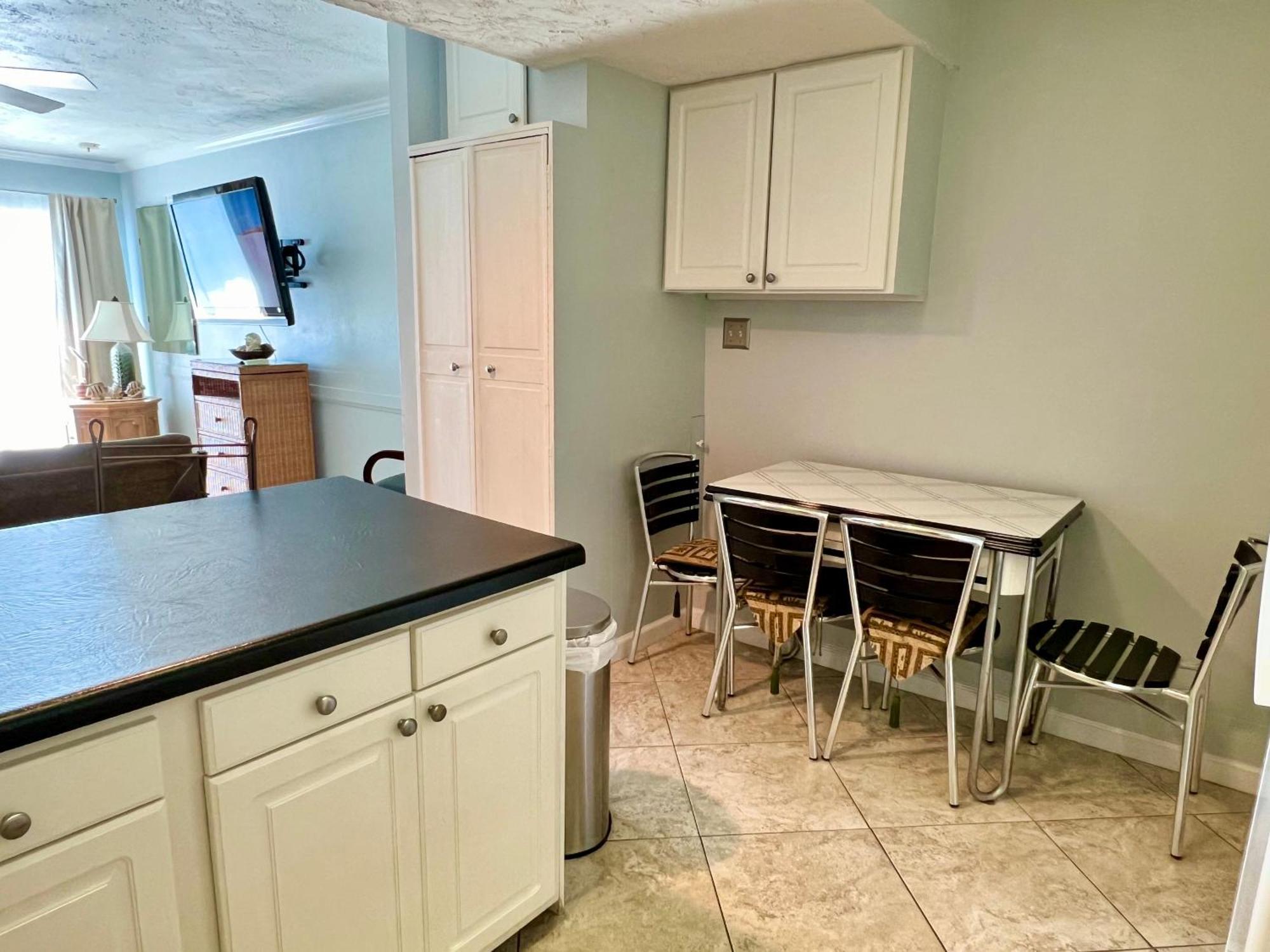 Beachfront Aqua 403! Free Activities Included! *