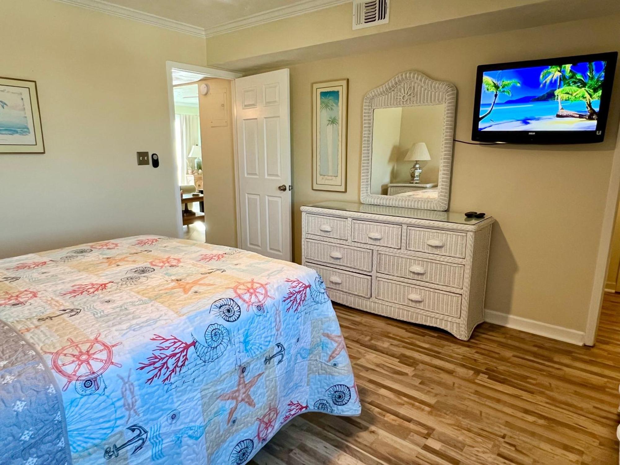 Beachfront Aqua 403! Free Activities Included! *