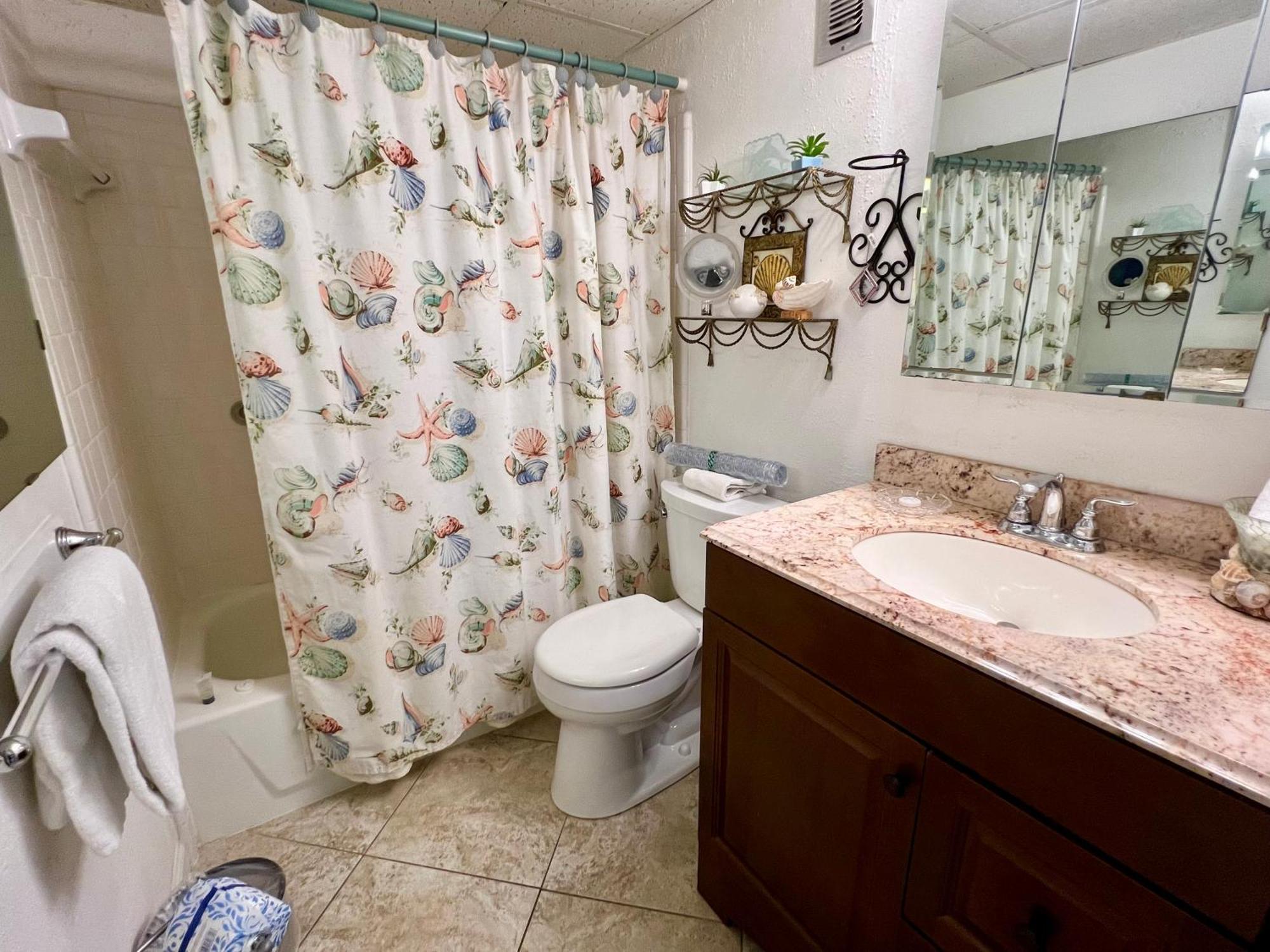 Beachfront Aqua 403! Free Activities Included! *