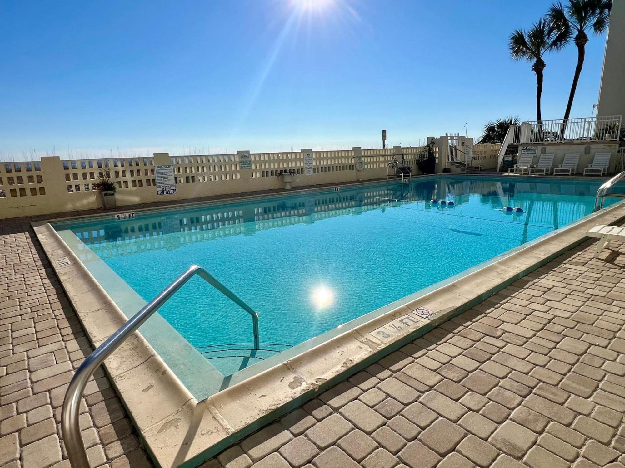 Beachfront Aqua 403! Free Activities Included! Holiday home