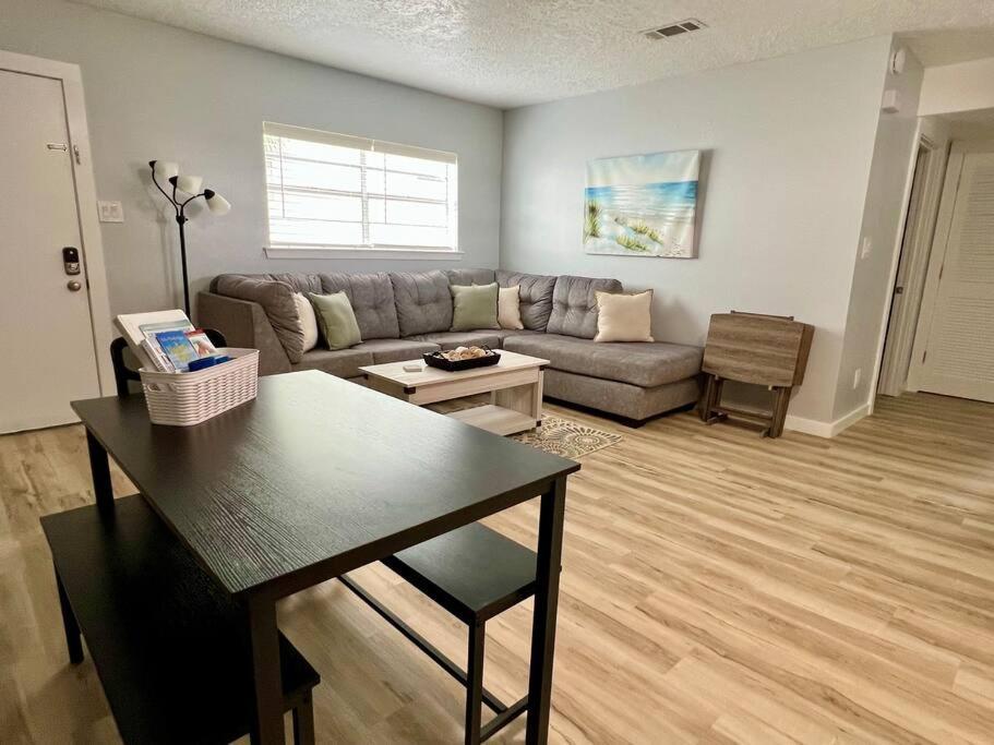 Holiday home New! Walk 6! Dog Friendly, Free Activities Included! Fort Walton Beach