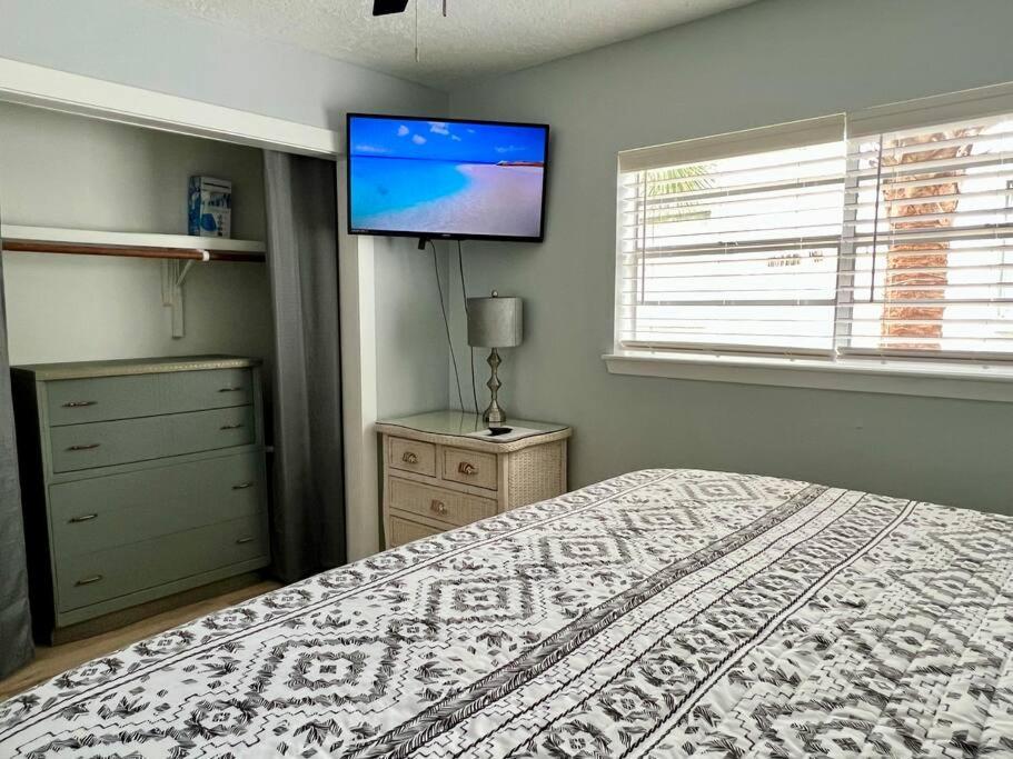 Holiday home New! Walk 6! Dog Friendly, Free Activities Included! Fort Walton Beach