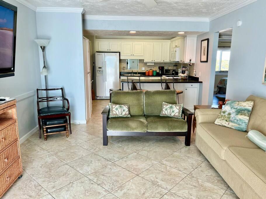 Beachfront Aqua 403! Free Activities Included!