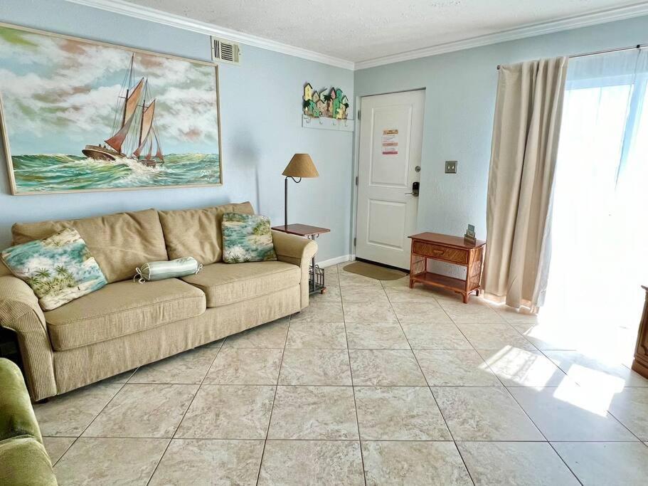 Beachfront Aqua 403! Free Activities Included! Holiday home *
