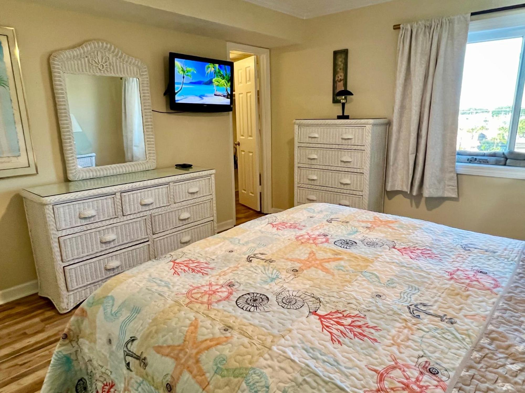 Beachfront Aqua 403! Free Activities Included! Holiday home *