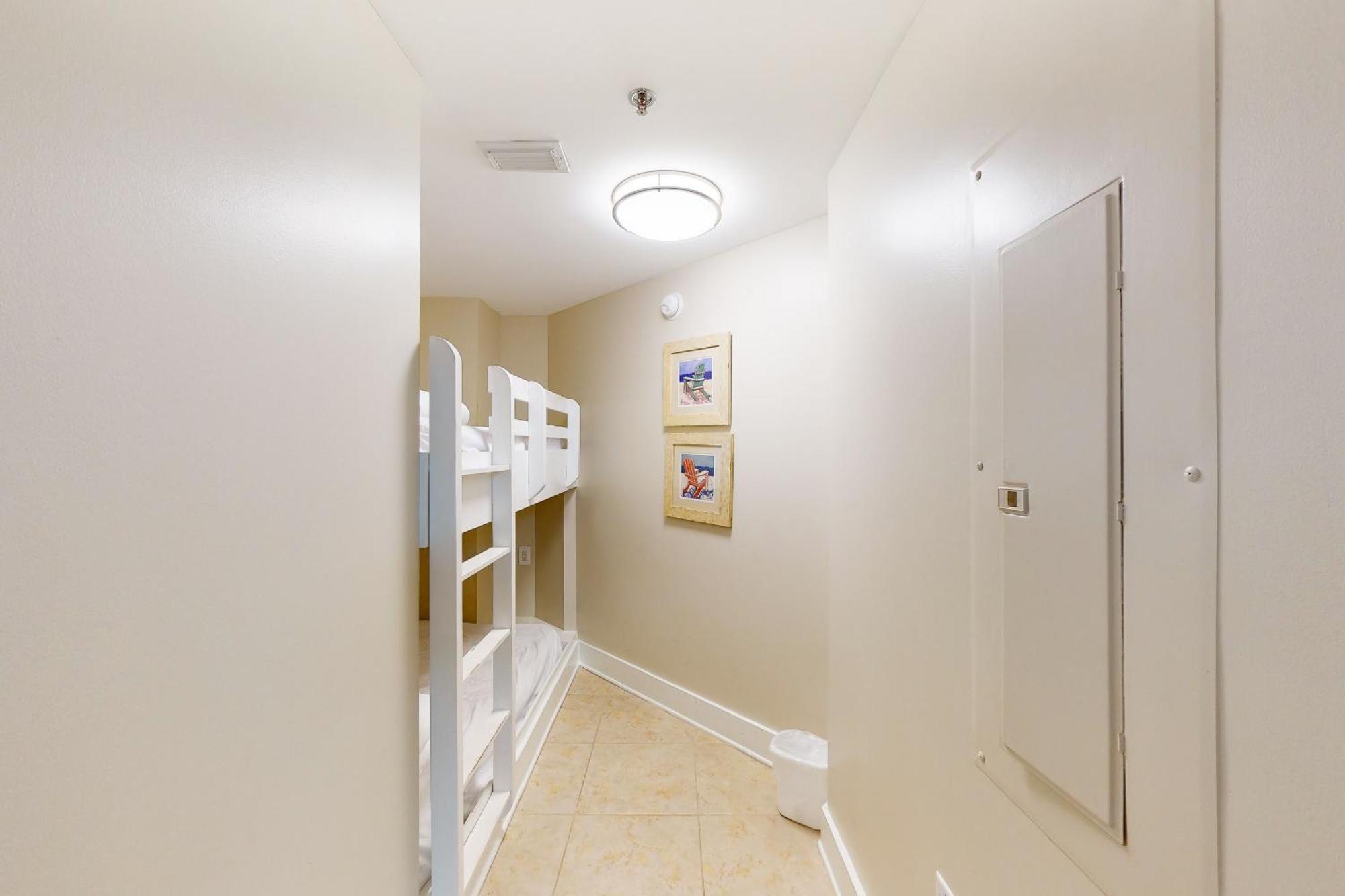 Waterscape Apartment *