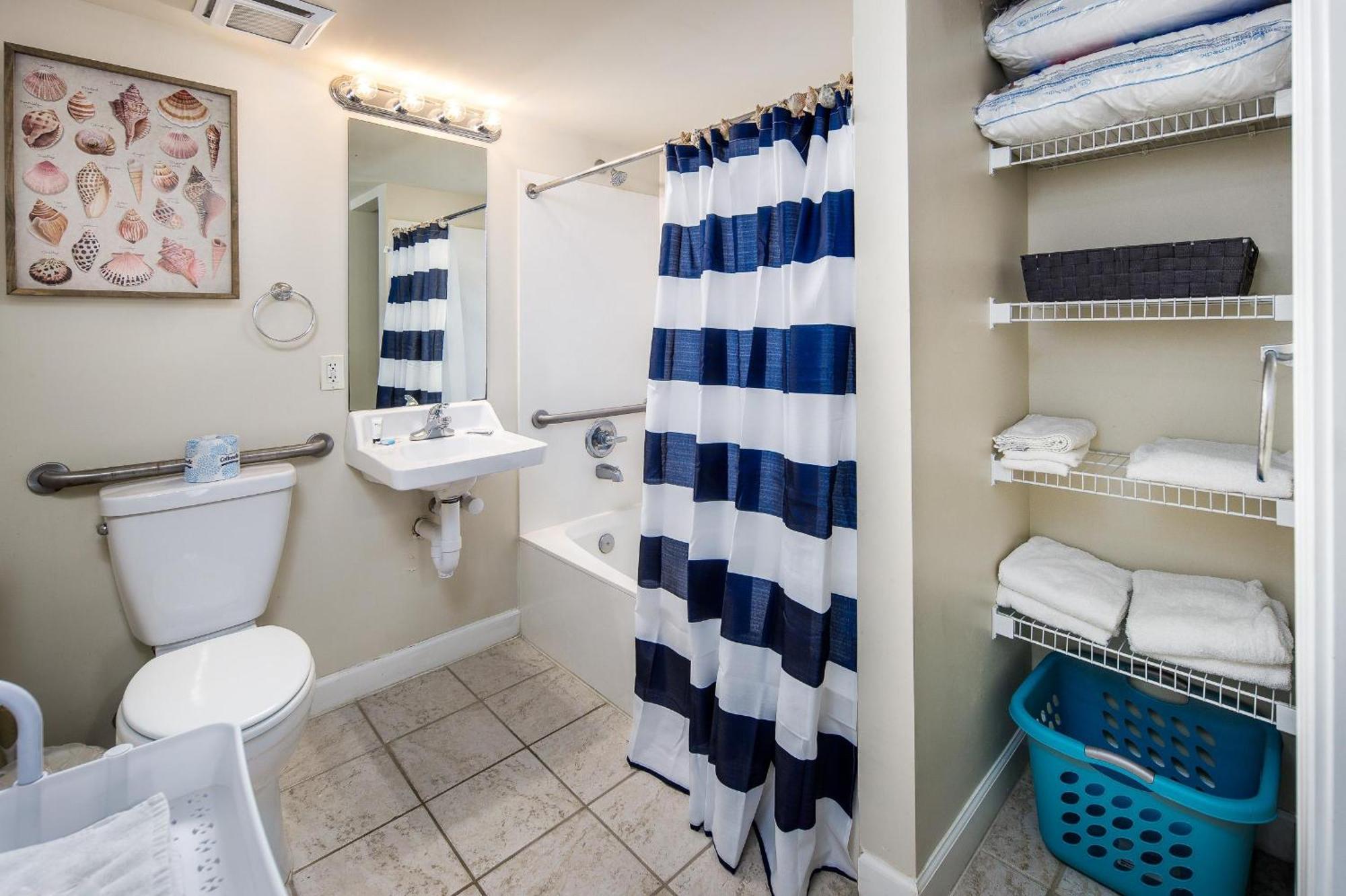 Pelican Isle 107 Apartment