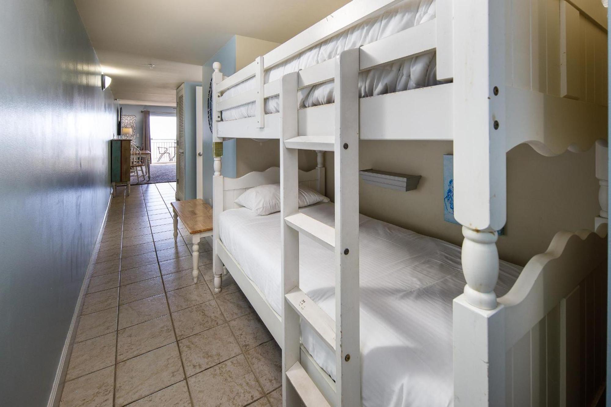 Pelican Isle 107 Apartment