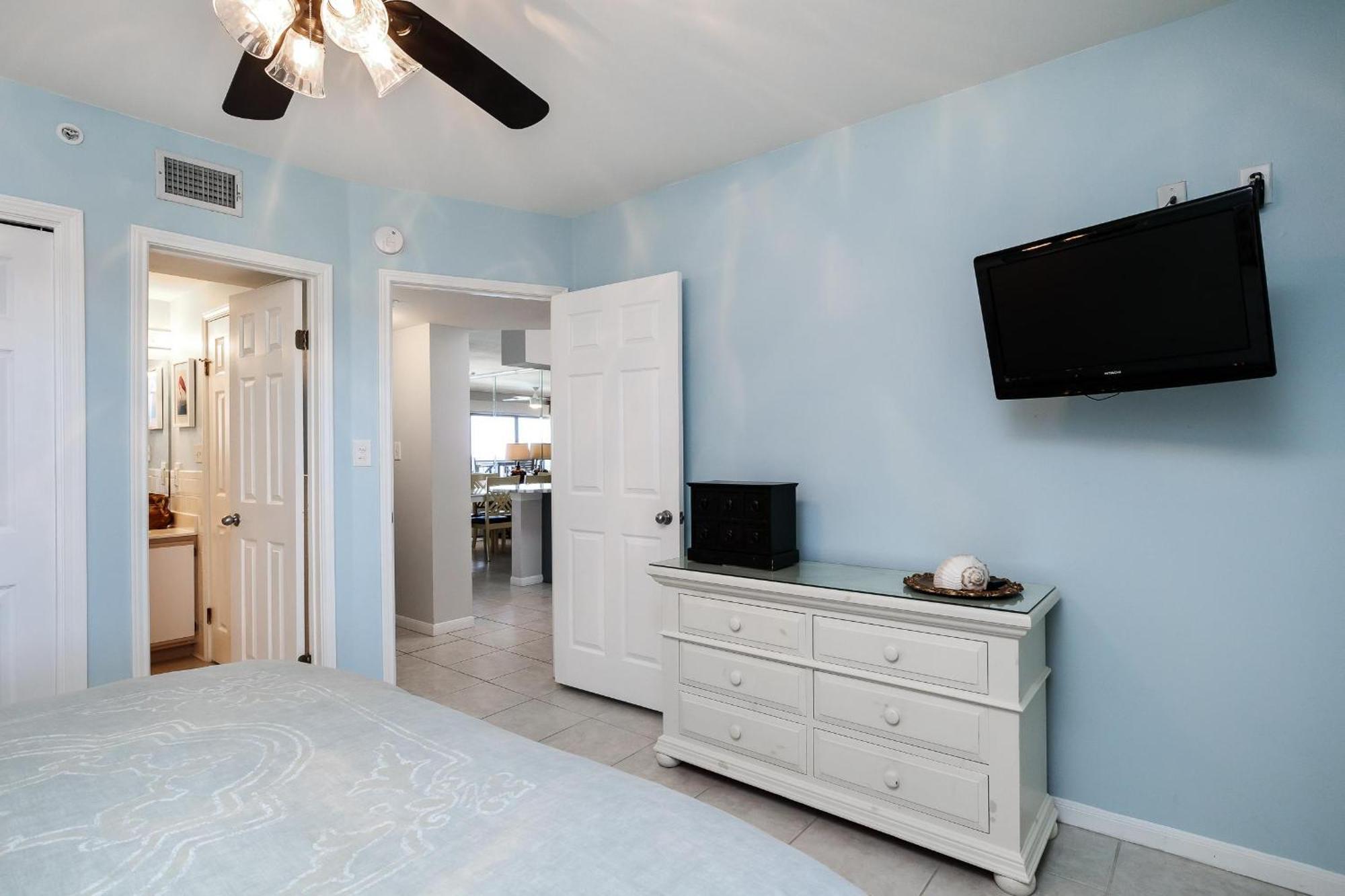 Emerald Towers West 5006 - Coastal Vibe Apartment *