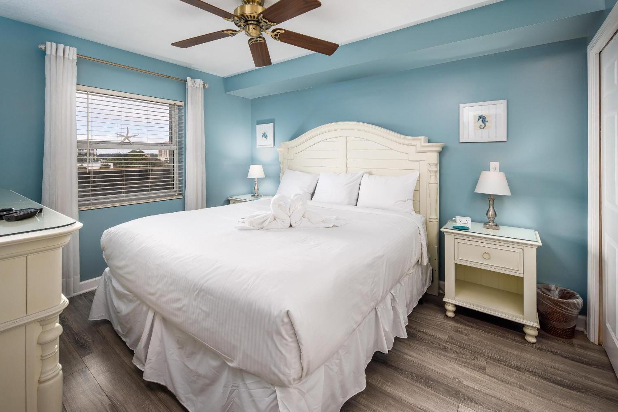 Apartment Pelican Isle 306