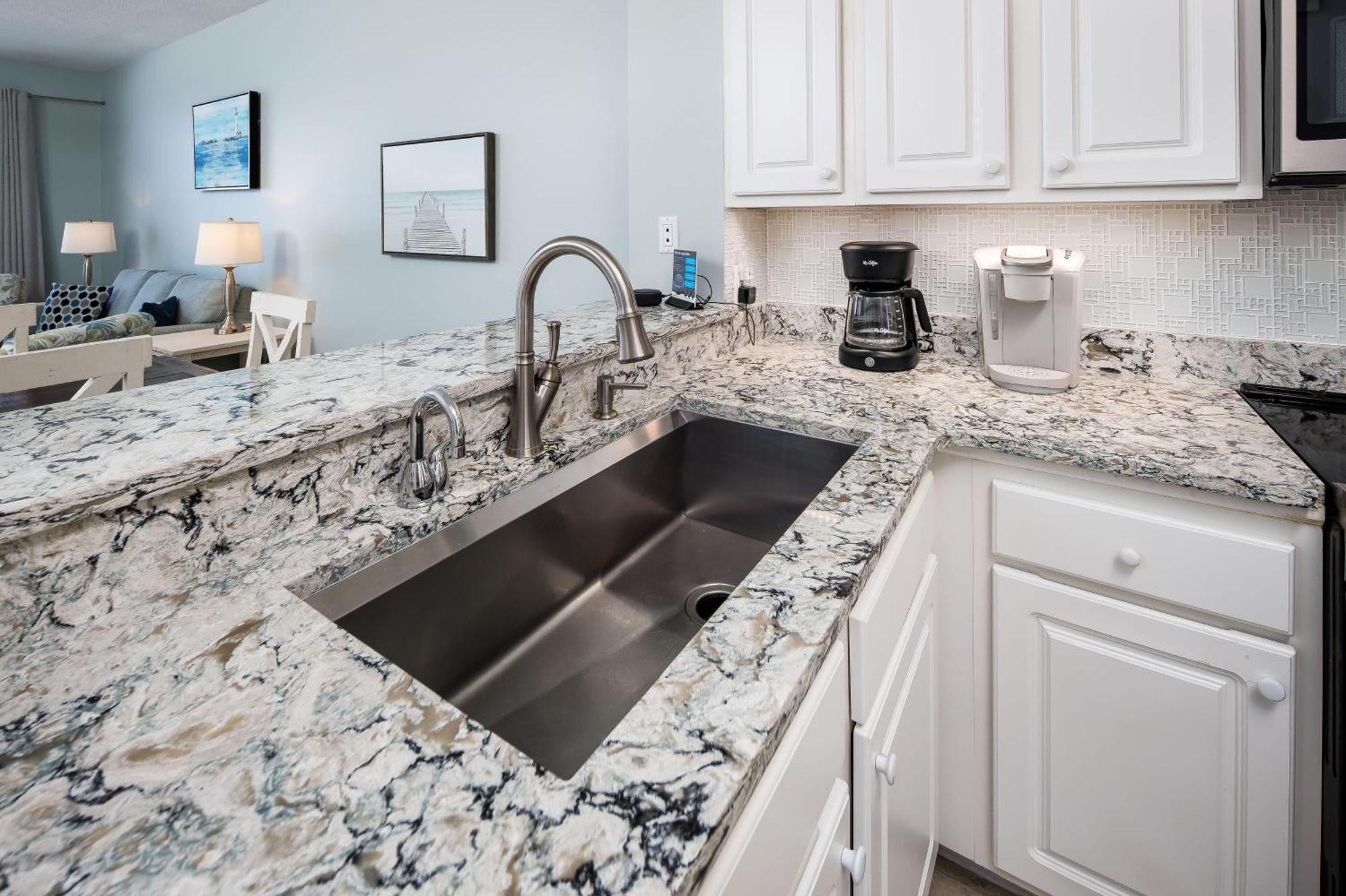 Gulf Dunes 604 - Shoreline Chic Apartment *