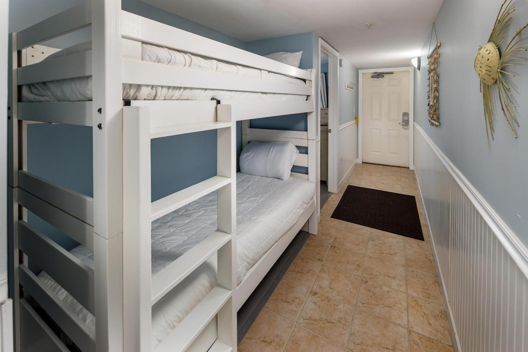 Pelican Isle 307 *