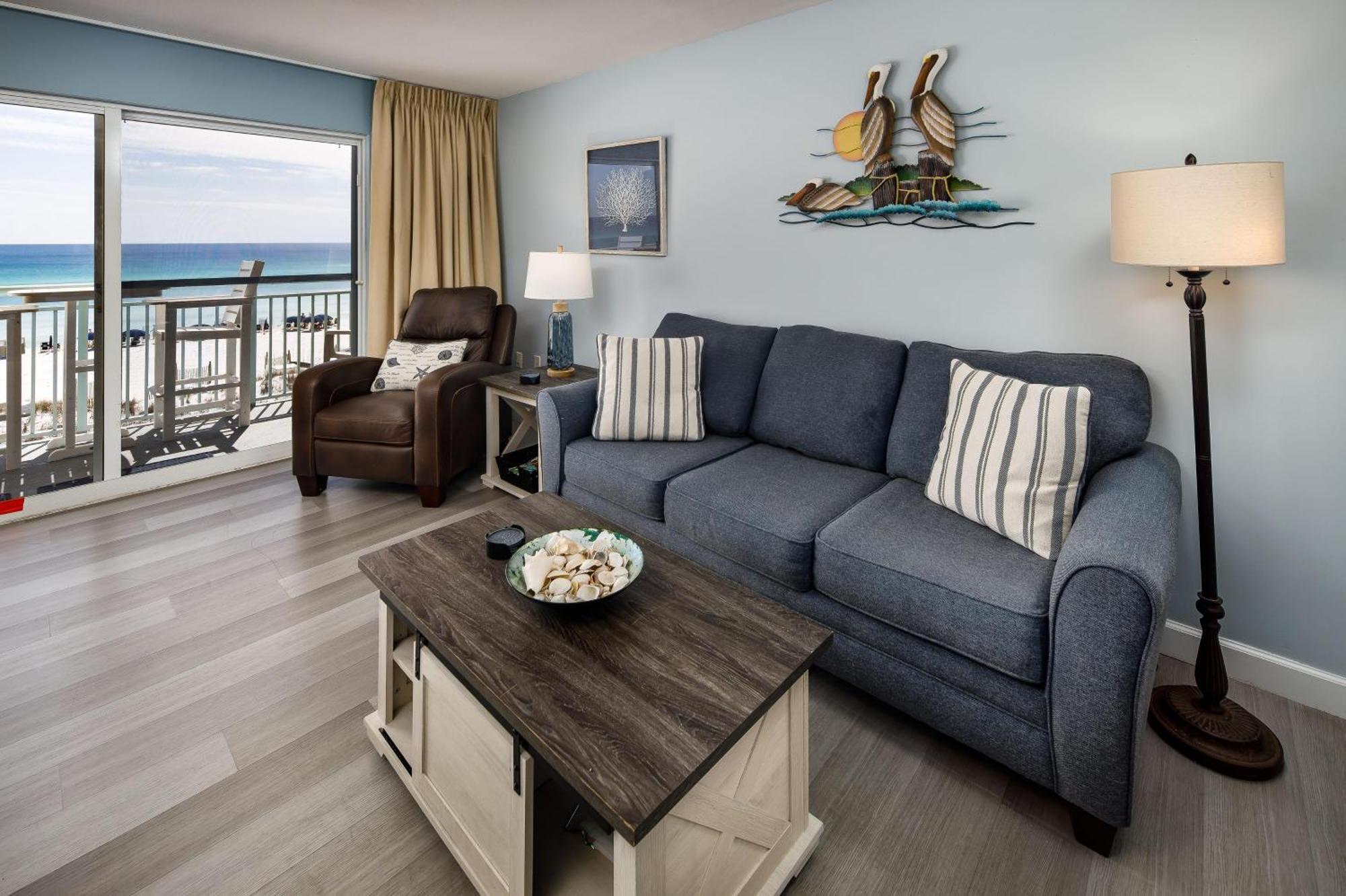 Pelican Isle 307 *