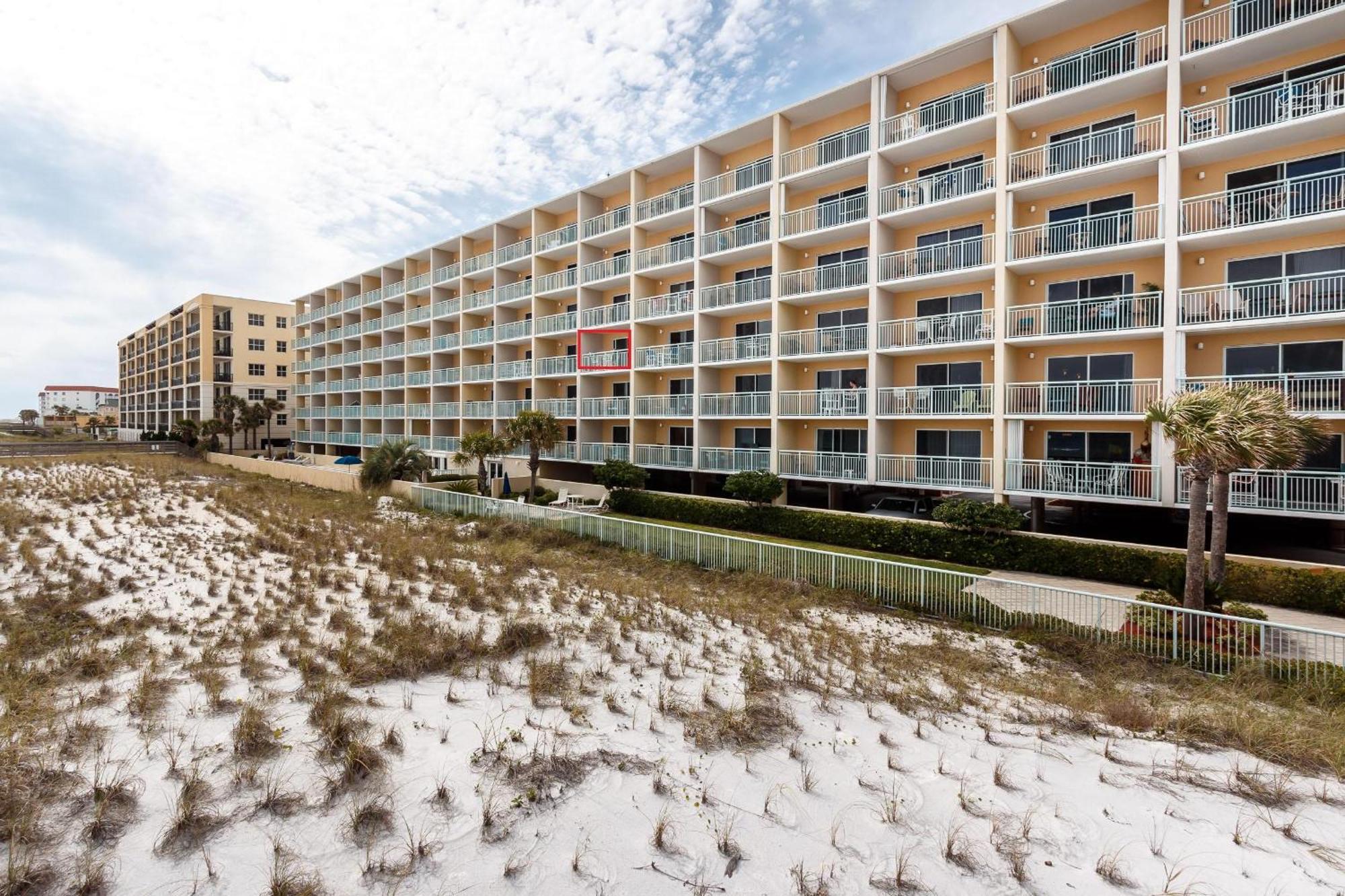 Pelican Isle 307 *
