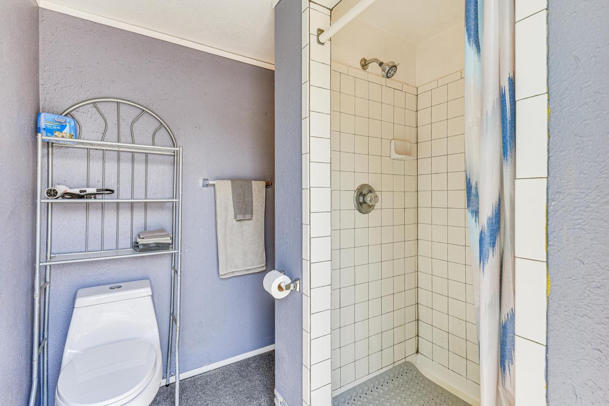 Walton With Shared Pool And Patio! Apartment