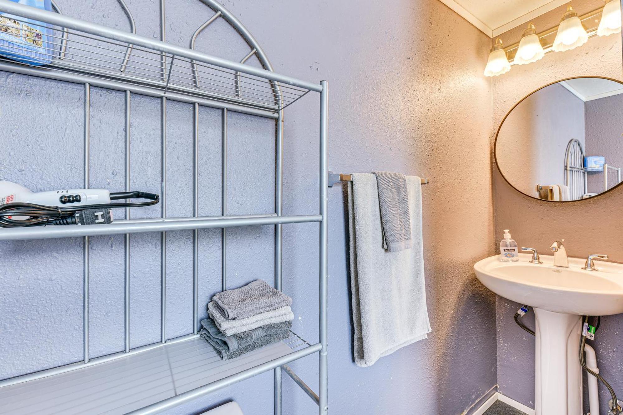 Walton With Shared Pool And Patio! Apartment
