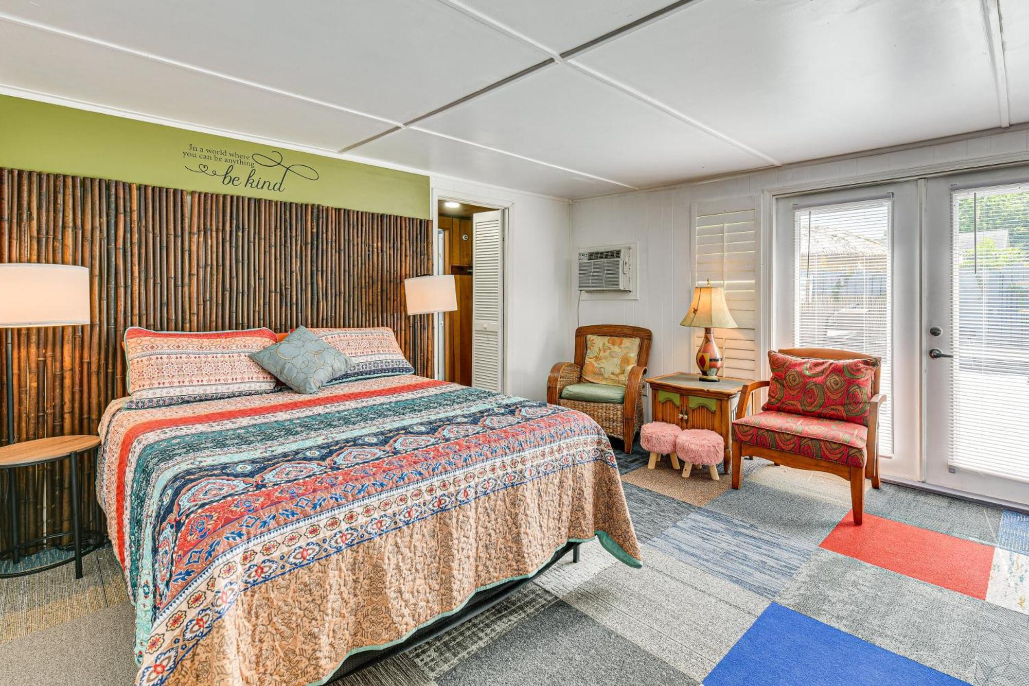 Apartment Walton With Shared Pool And Patio!