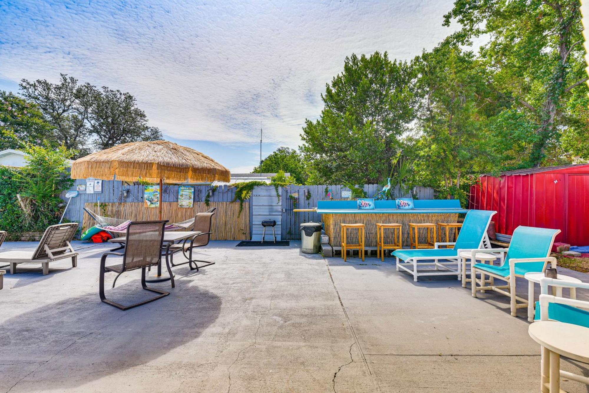 Walton With Shared Pool And Patio! Apartment