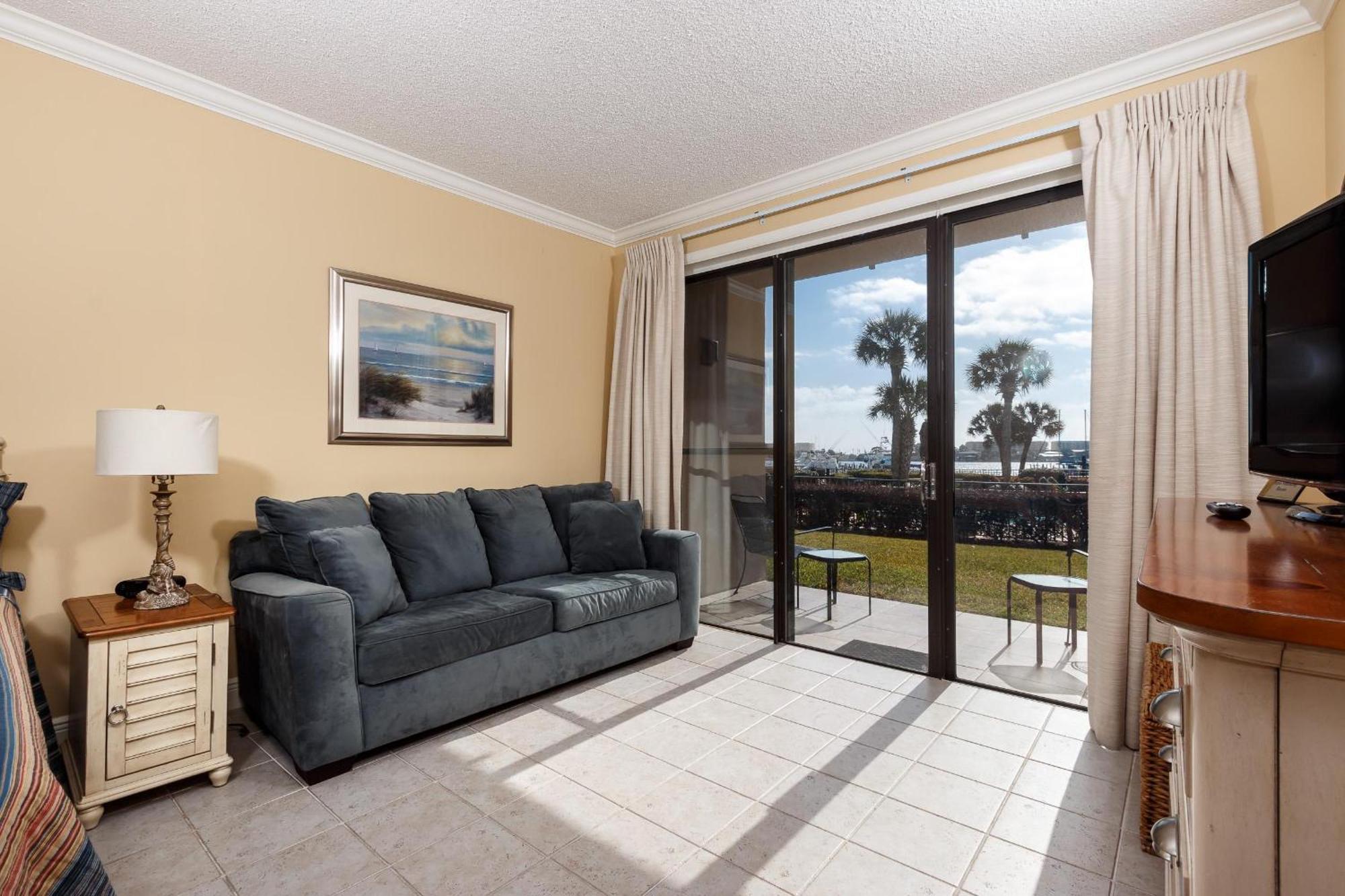Pb A115 -cozy Poolside - Close To And Attractions!