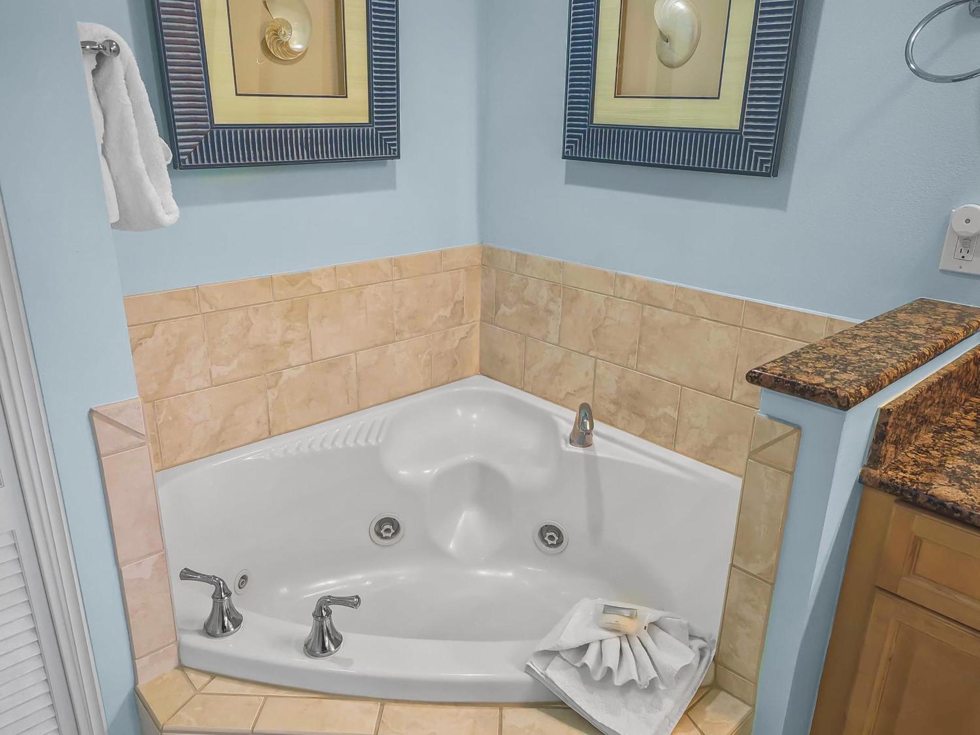 Azure #307 - 3bd Beachfront - King Beds! *