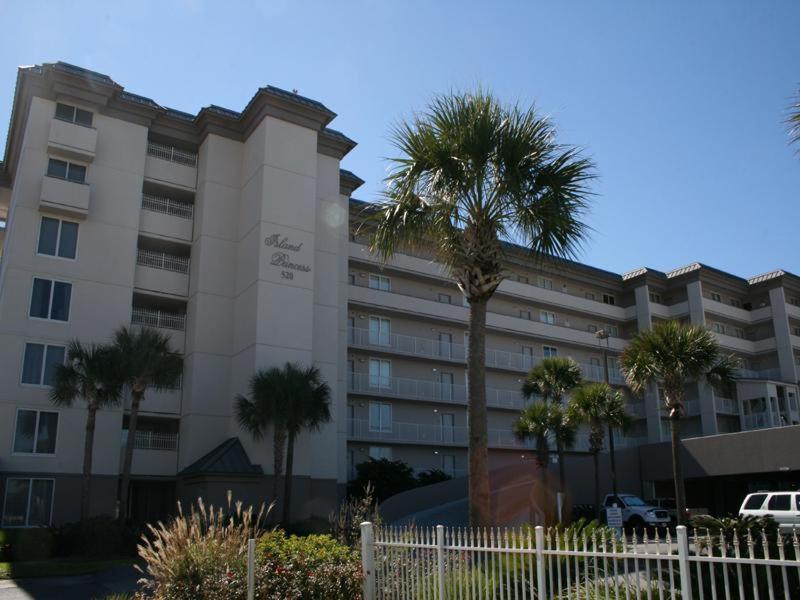 3 Bedroom Beachfront - Popular Dates Available! Holiday home *