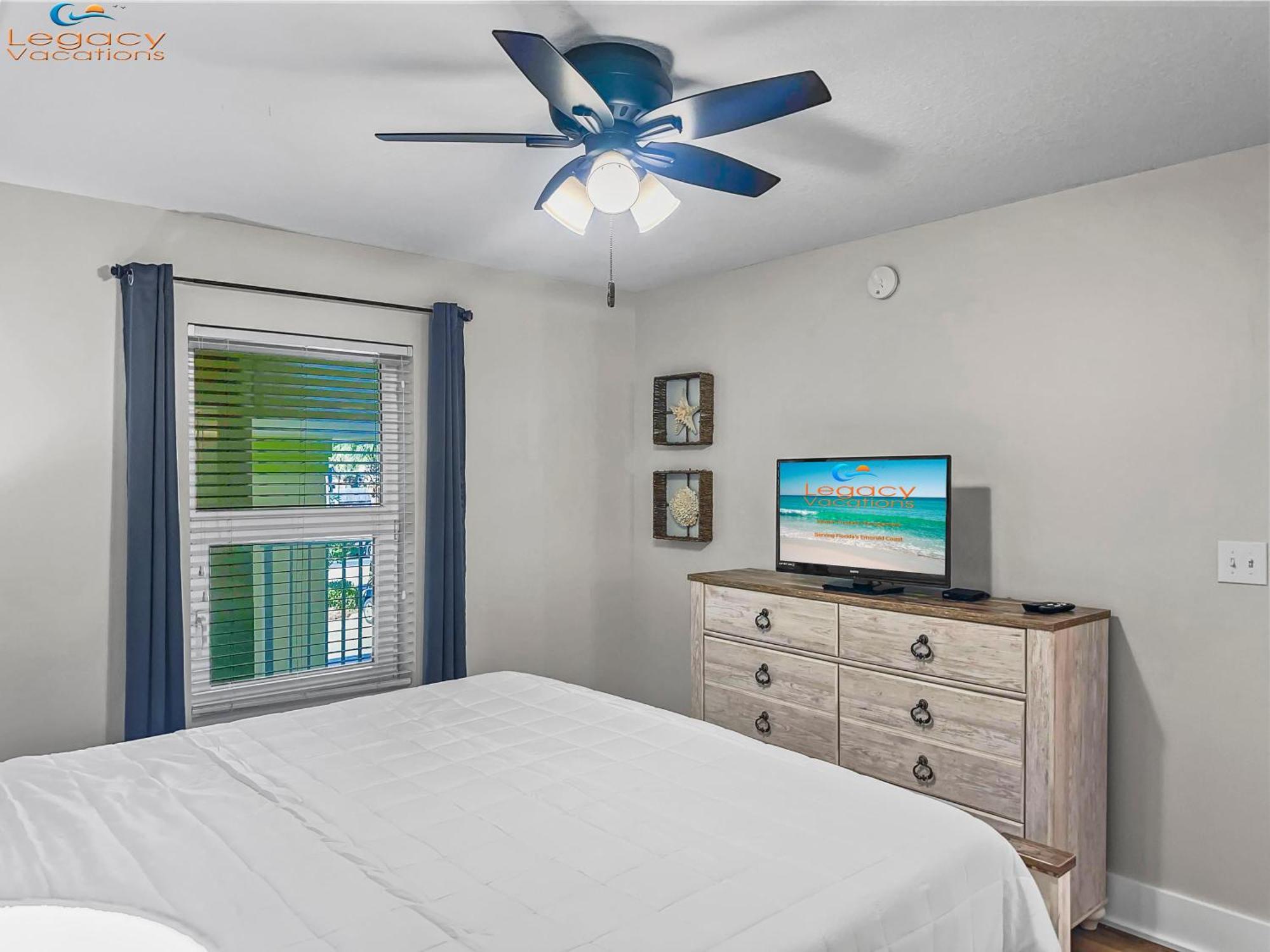 New Remodel - And Pool Access From Balcony! Apartment