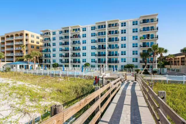 So 706 - Floor Updated 3bdr Beachfront Condo! *