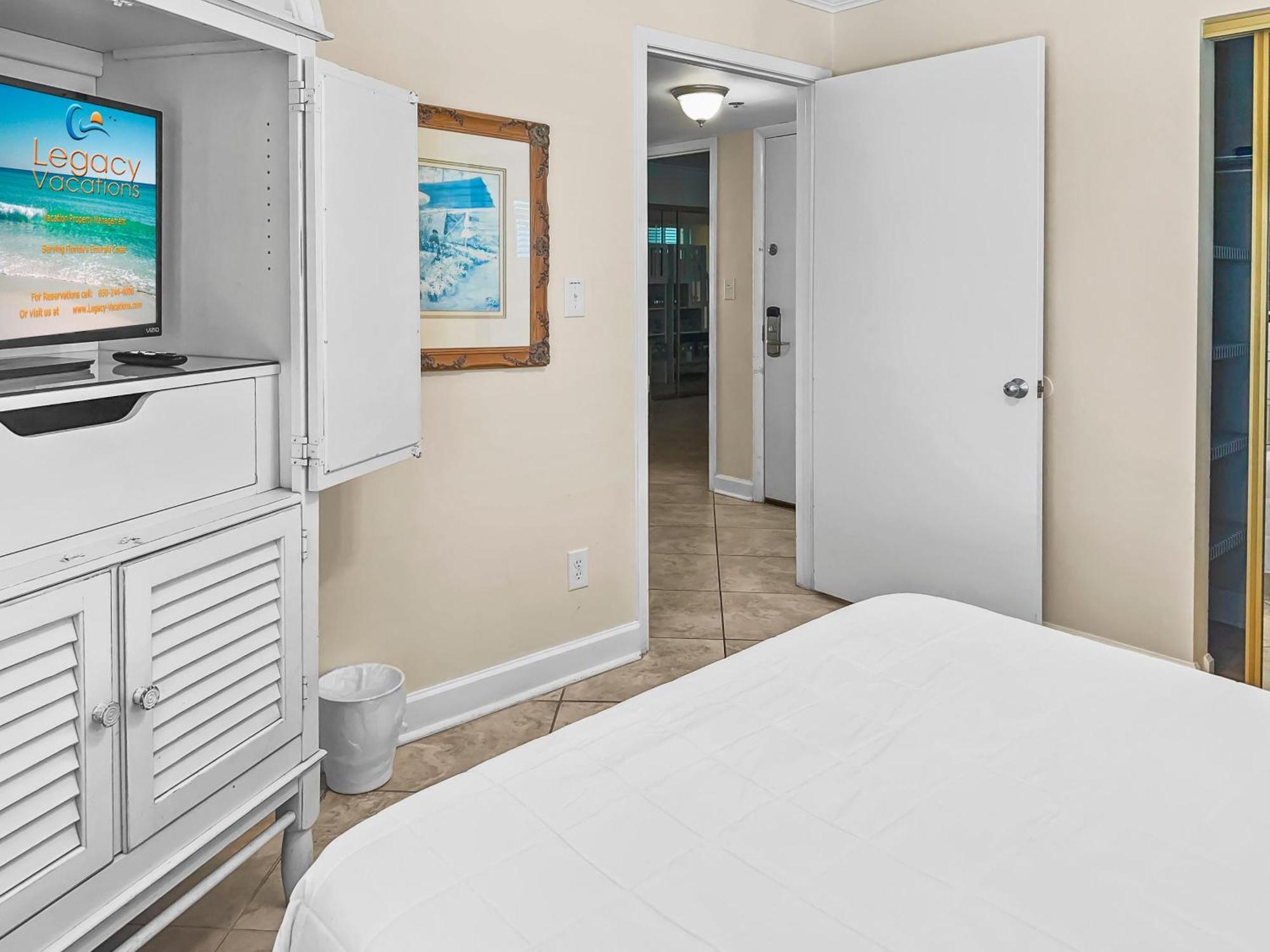 So 706 - Floor Updated 3bdr Beachfront Condo!