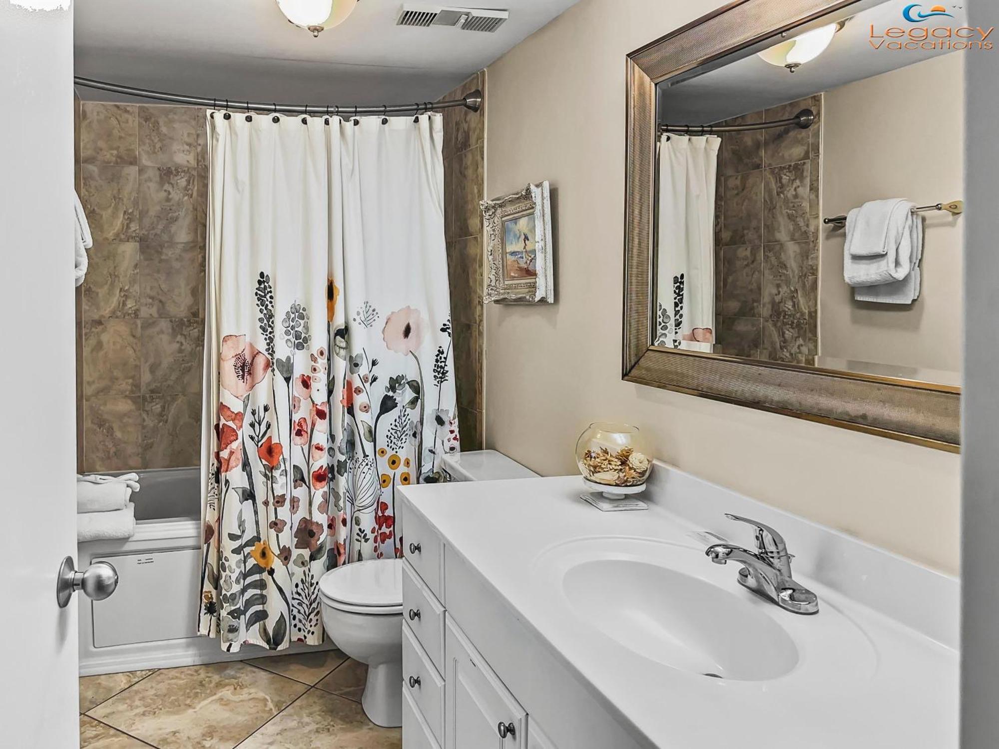So 706 - Floor Updated 3bdr Beachfront Condo! Apartment