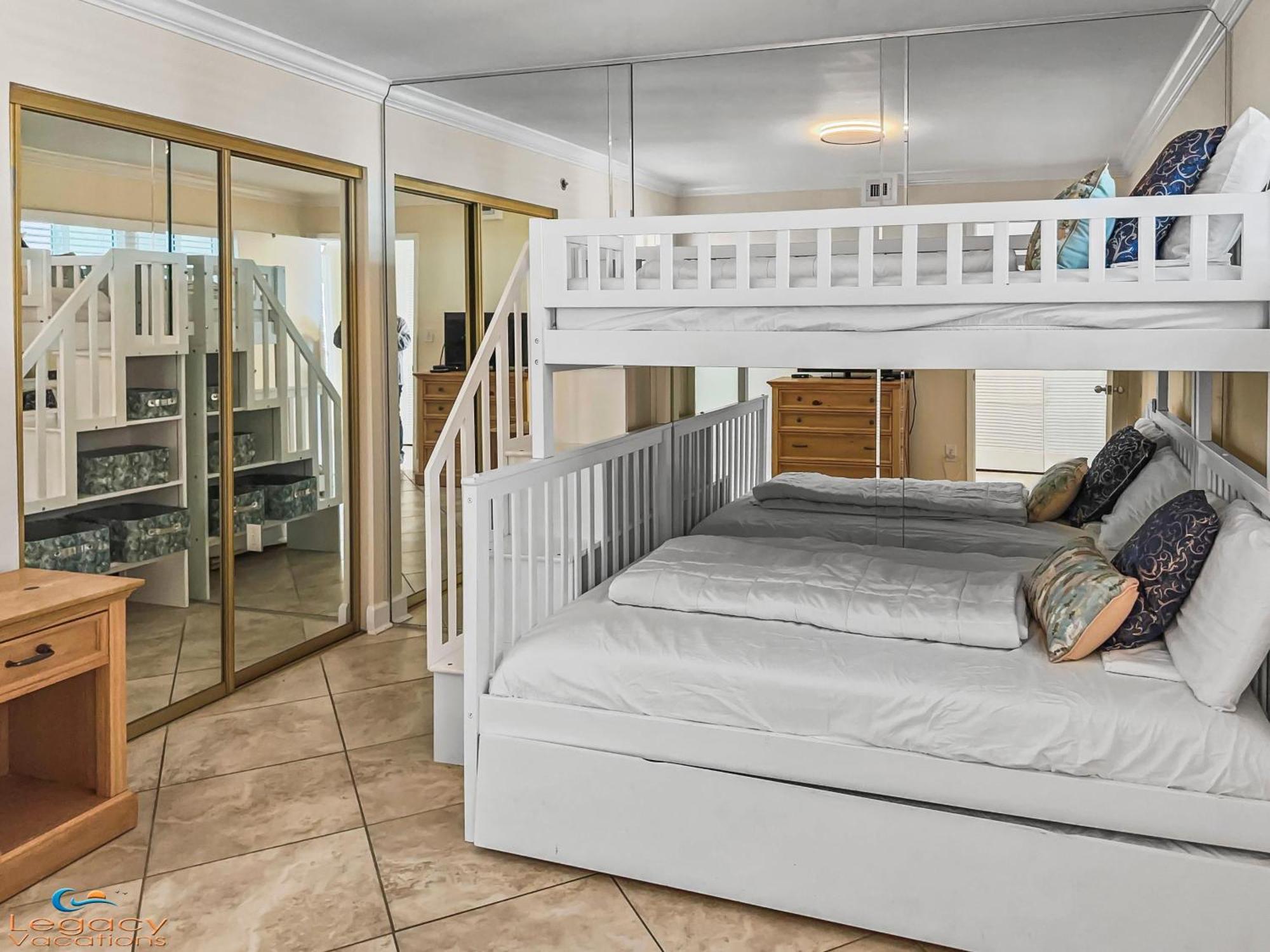 So 706 - Floor Updated 3bdr Beachfront Condo! Apartment *
