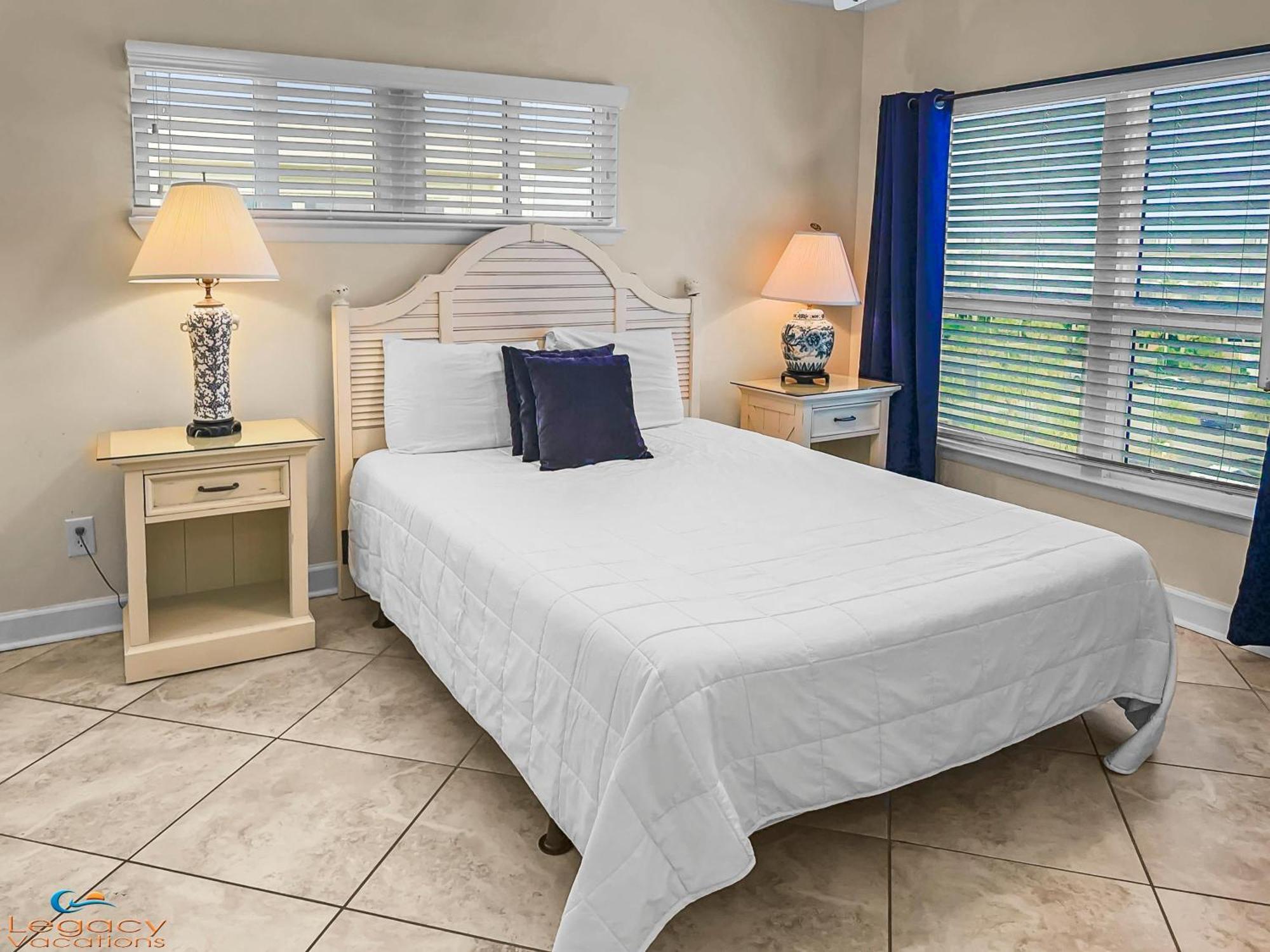 So 706 - Floor Updated 3bdr Beachfront Condo! *