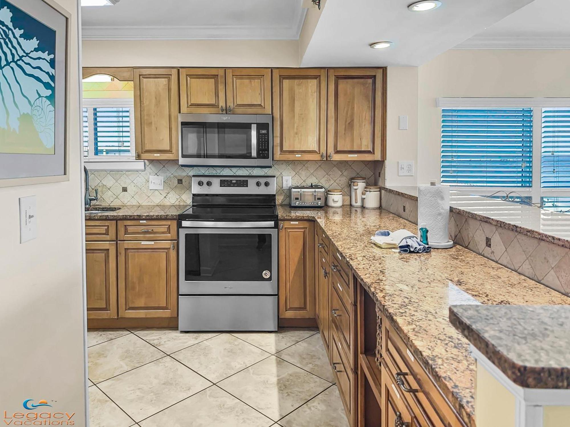 So 706 - Floor Updated 3bdr Beachfront Condo! *