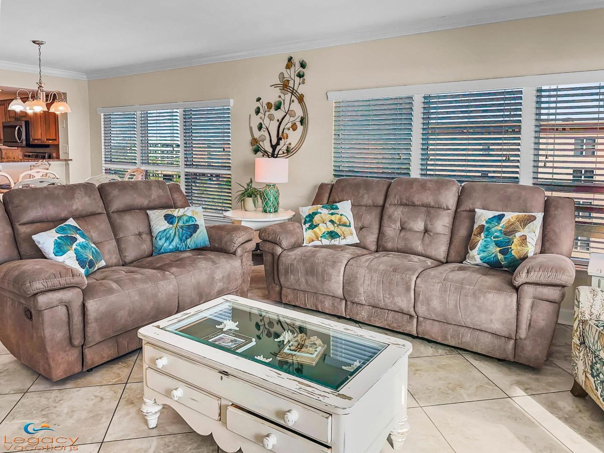 So 706 - Floor Updated 3bdr Beachfront Condo! Apartment