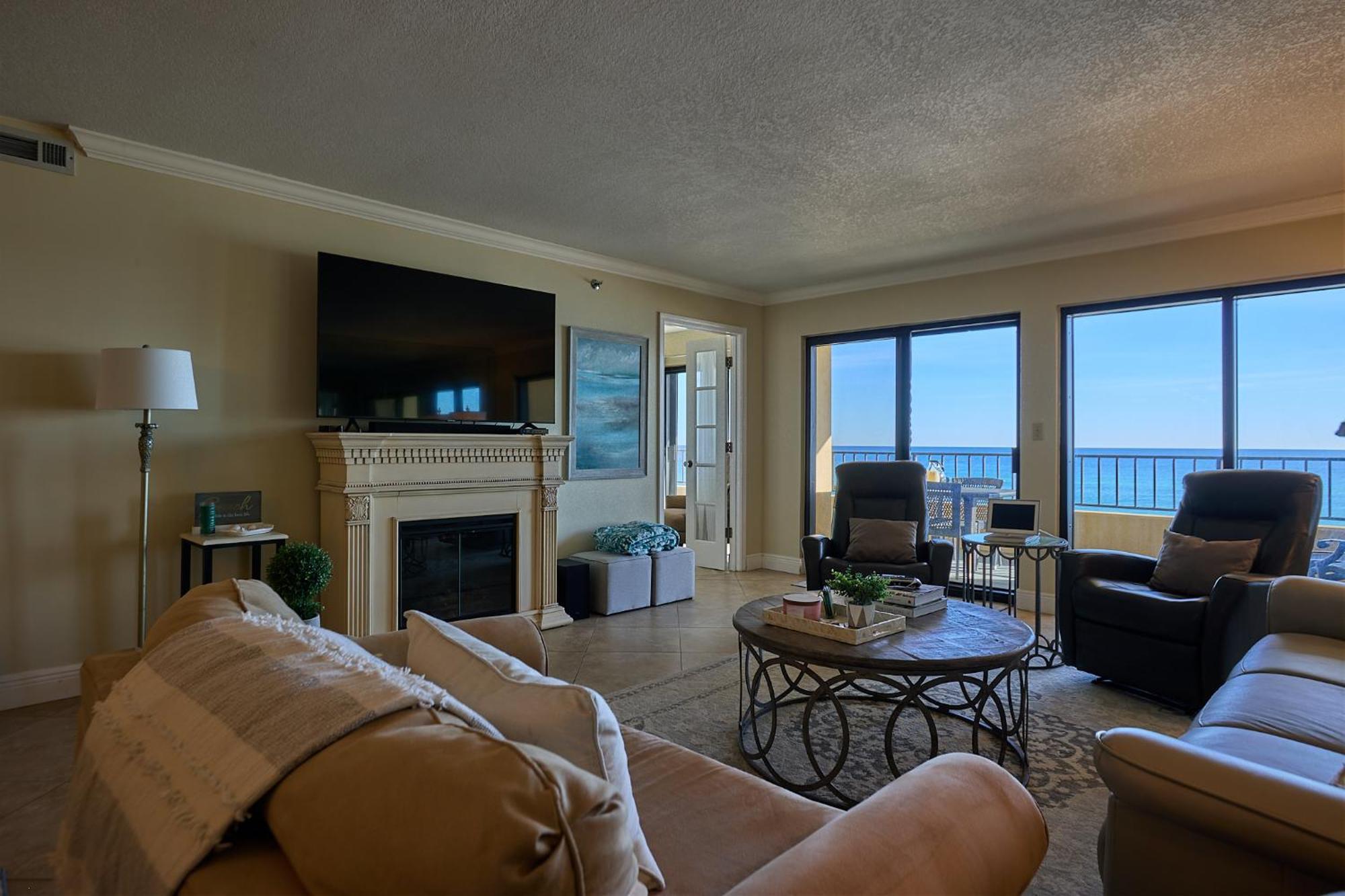 Elegant Spacious Beachfront, Free Seasonal Service, Huge Lanai