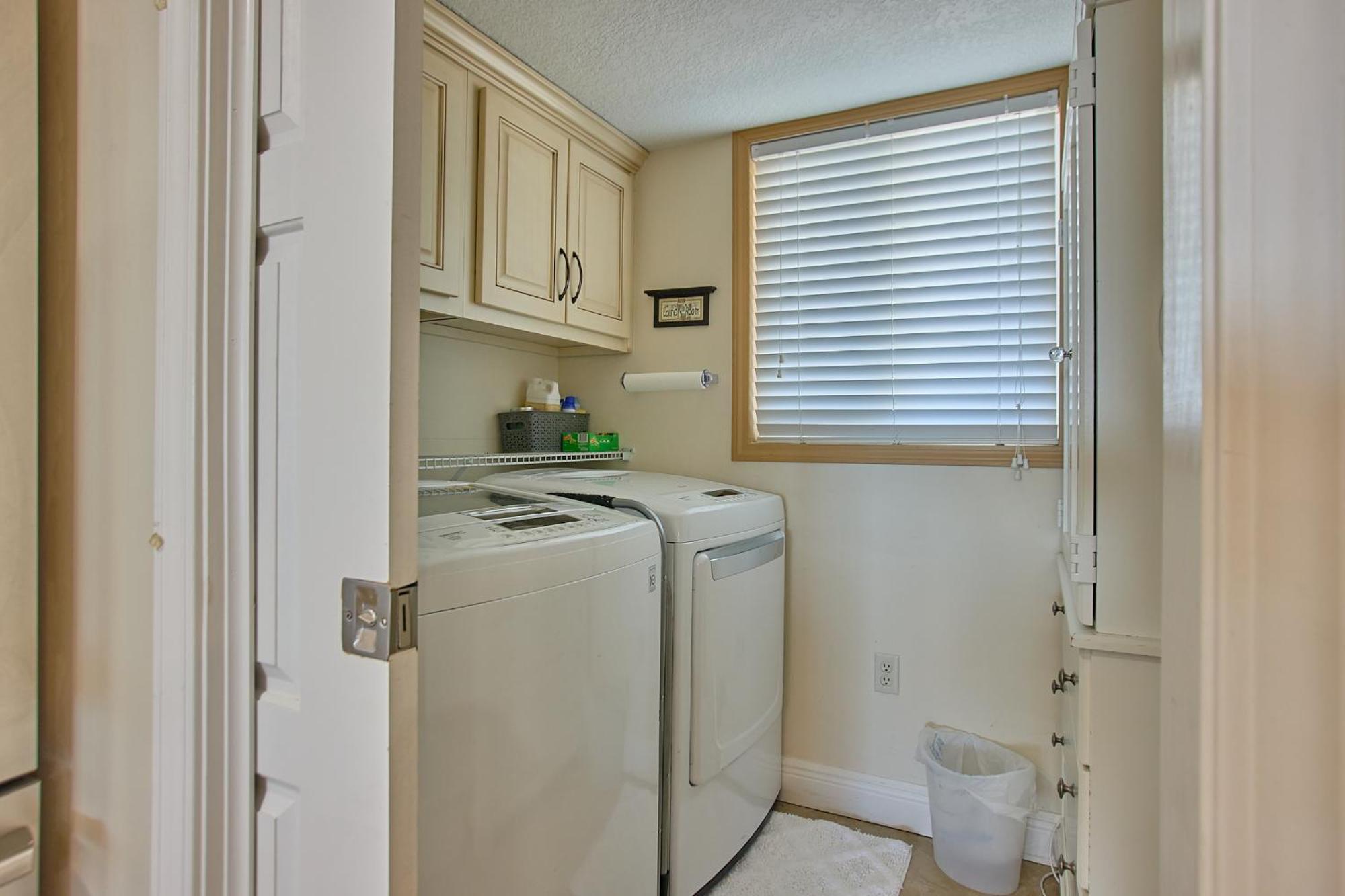 Apartment Elegant Spacious Beachfront, Free Seasonal Service, Huge Lanai