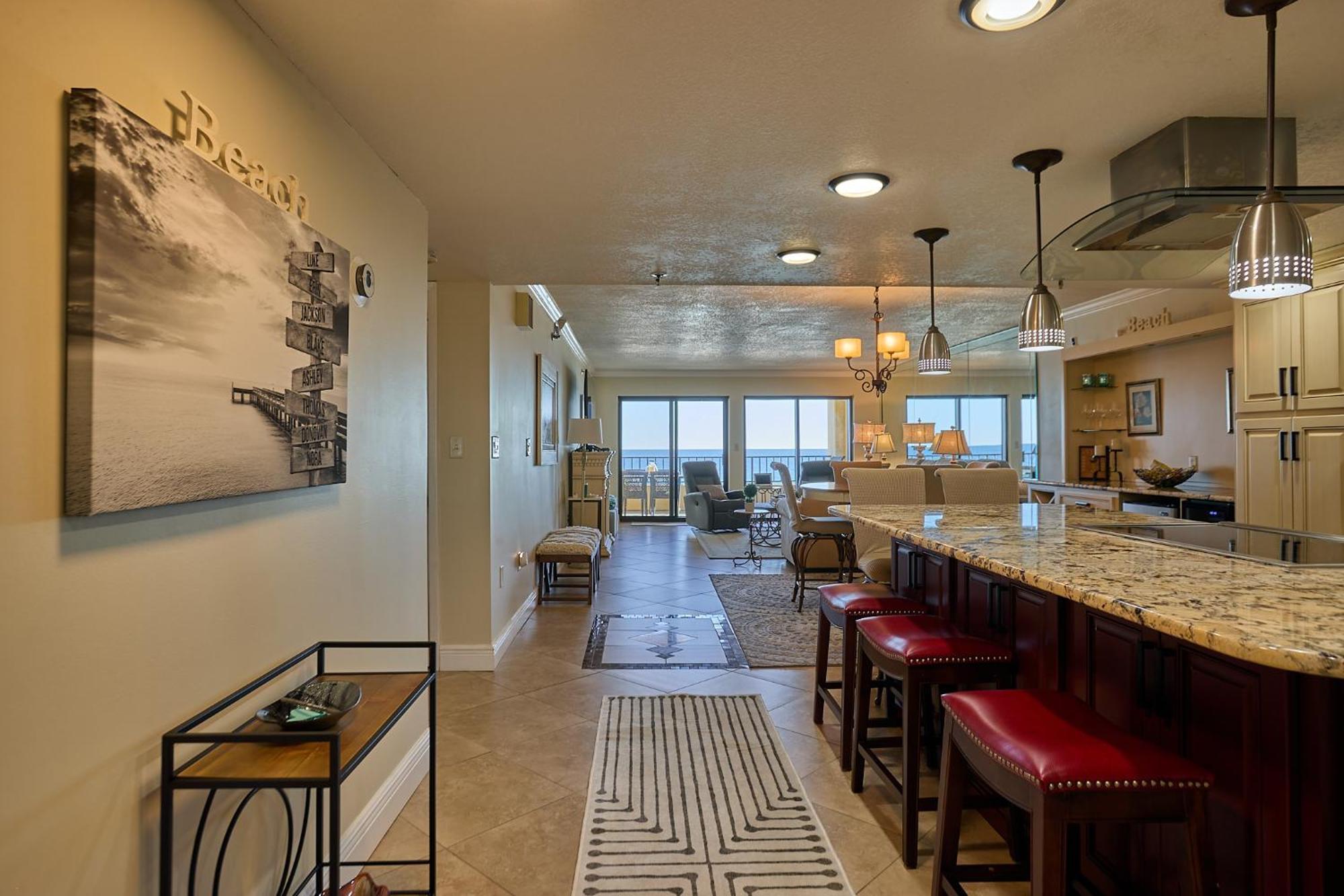 Apartment Elegant Spacious Beachfront, Free Seasonal Service, Huge Lanai *