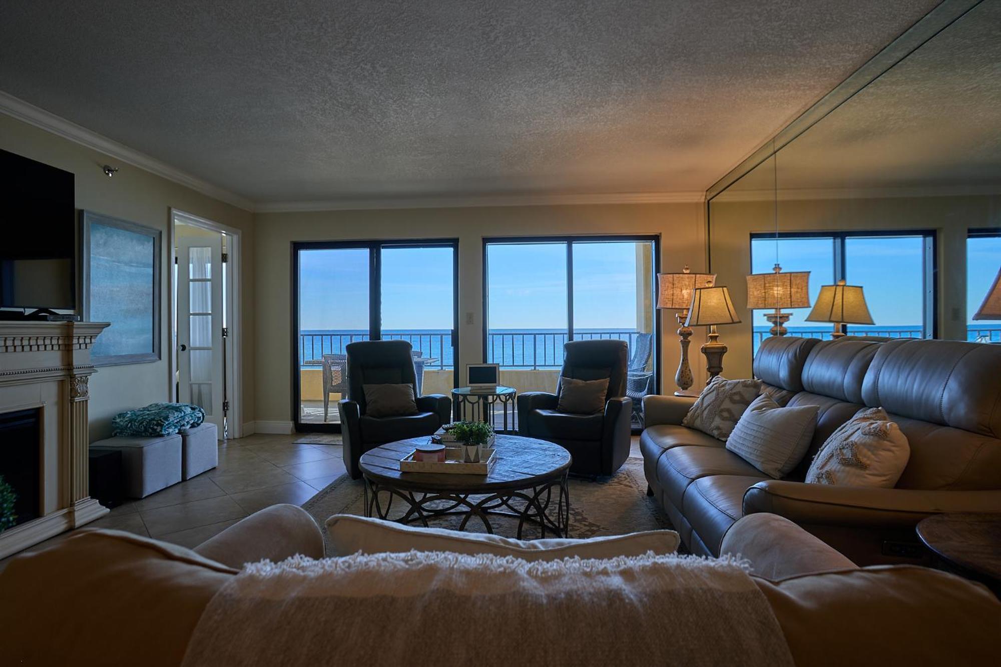 Elegant Spacious Beachfront, Free Seasonal Service, Huge Lanai * Fort Walton Beach