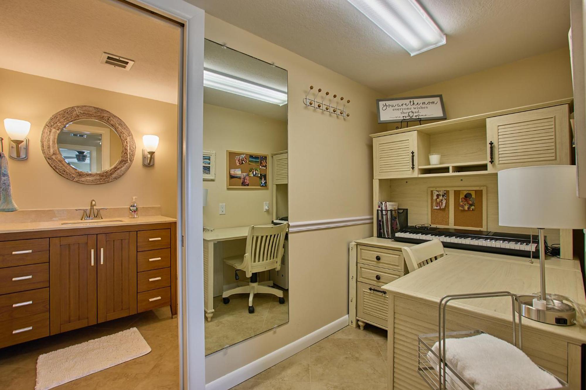 Elegant Spacious Beachfront, Free Seasonal Service, Huge Lanai * Fort Walton Beach