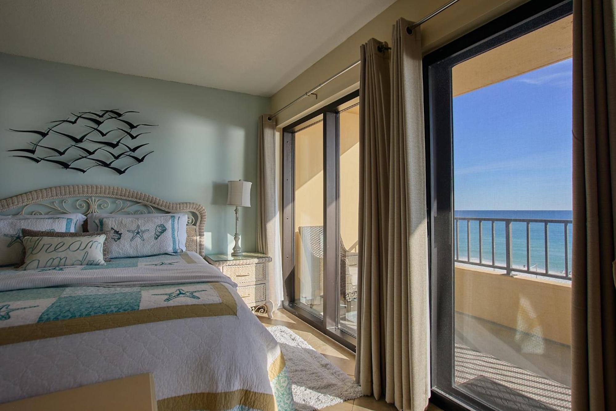 Elegant Spacious Beachfront, Free Seasonal Service, Huge Lanai