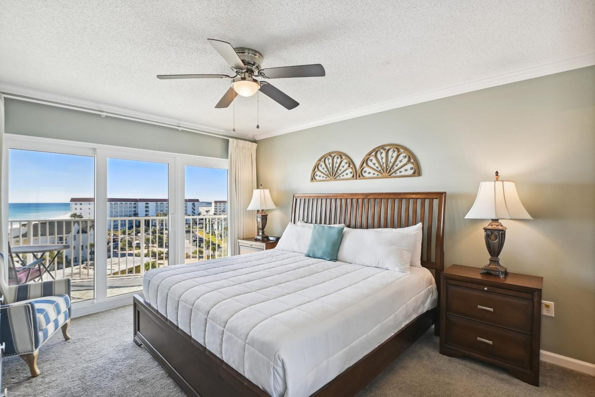 Apartment Seacrest 701b- By Isle